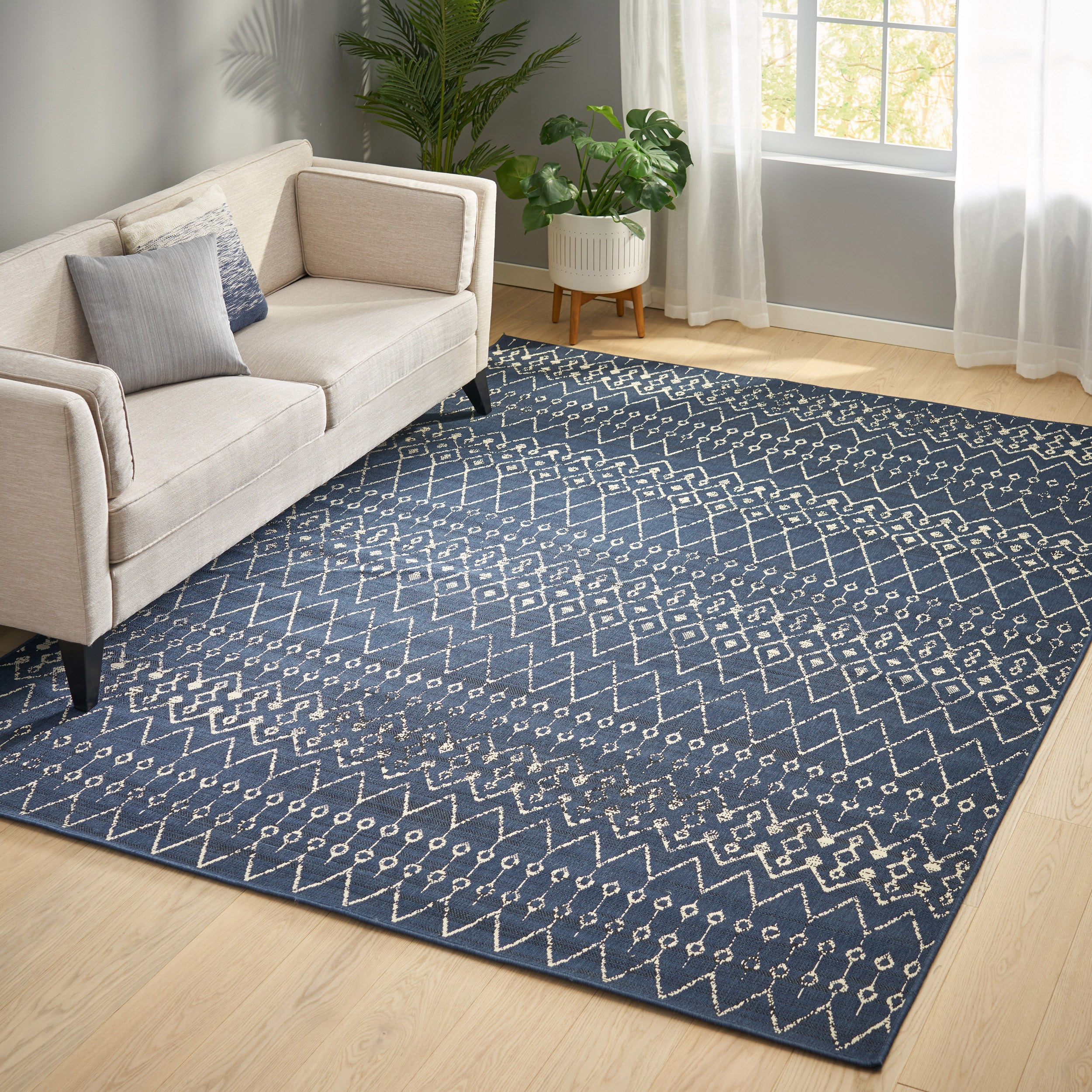 94" Outdoor Polypropylene Rug