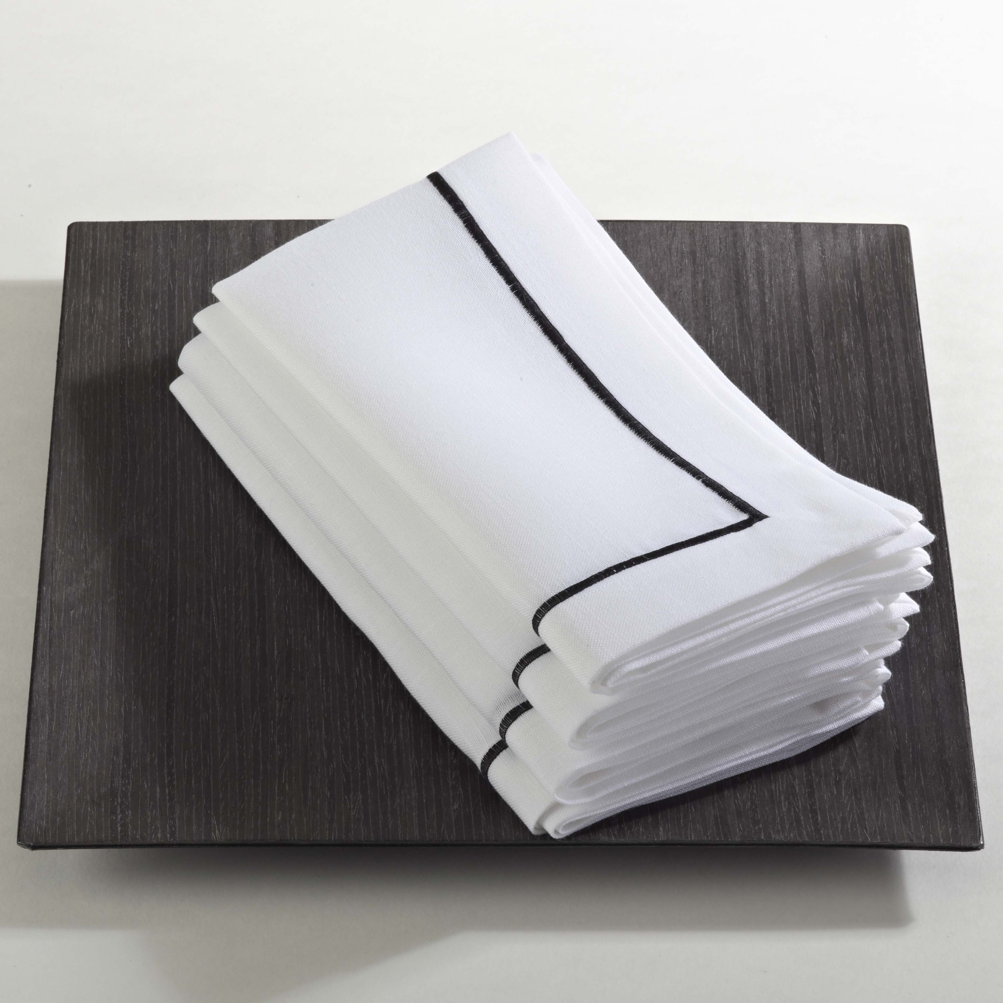 Embroidered Line Design Napkin, Set of 4