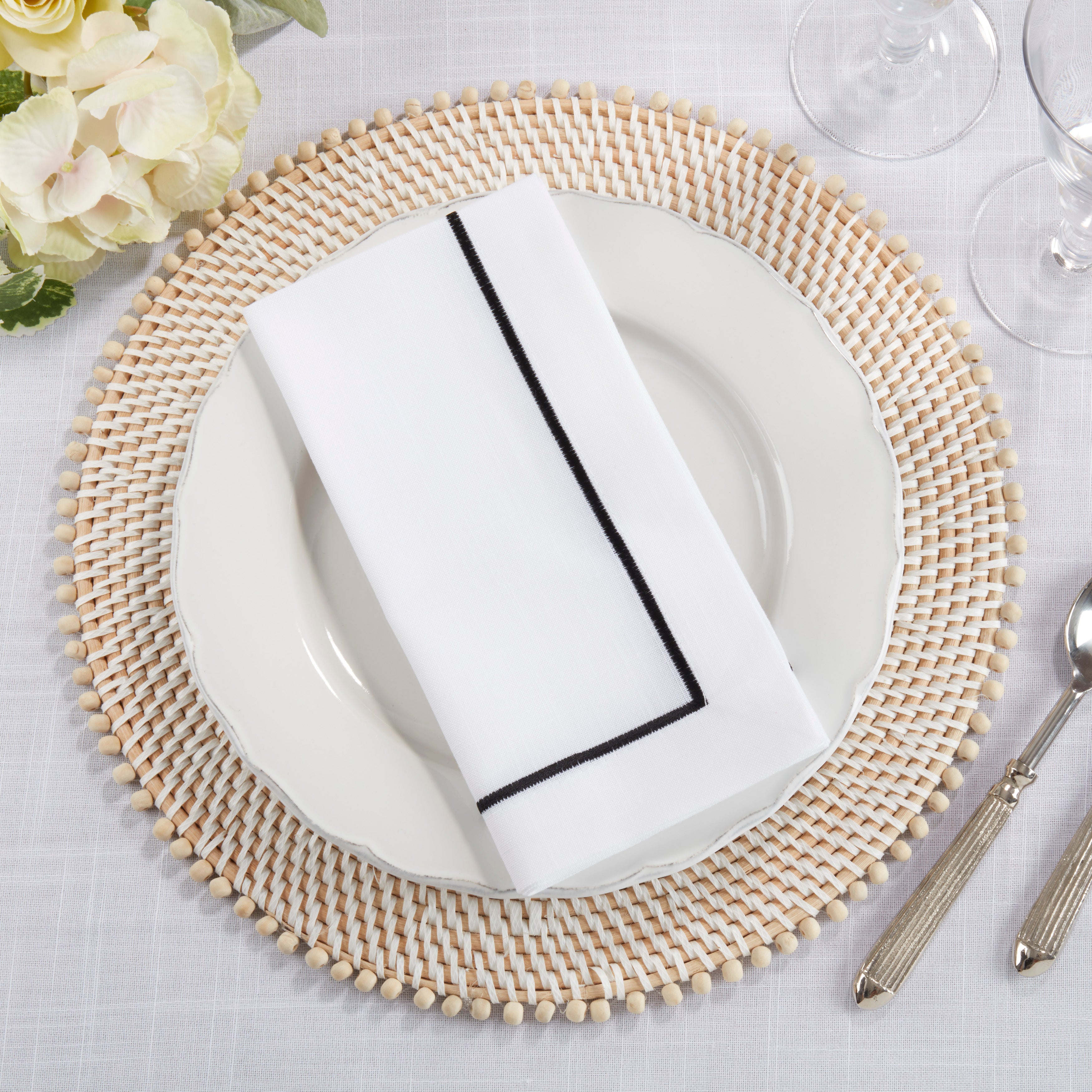Embroidered Line Design Napkin, Set of 4