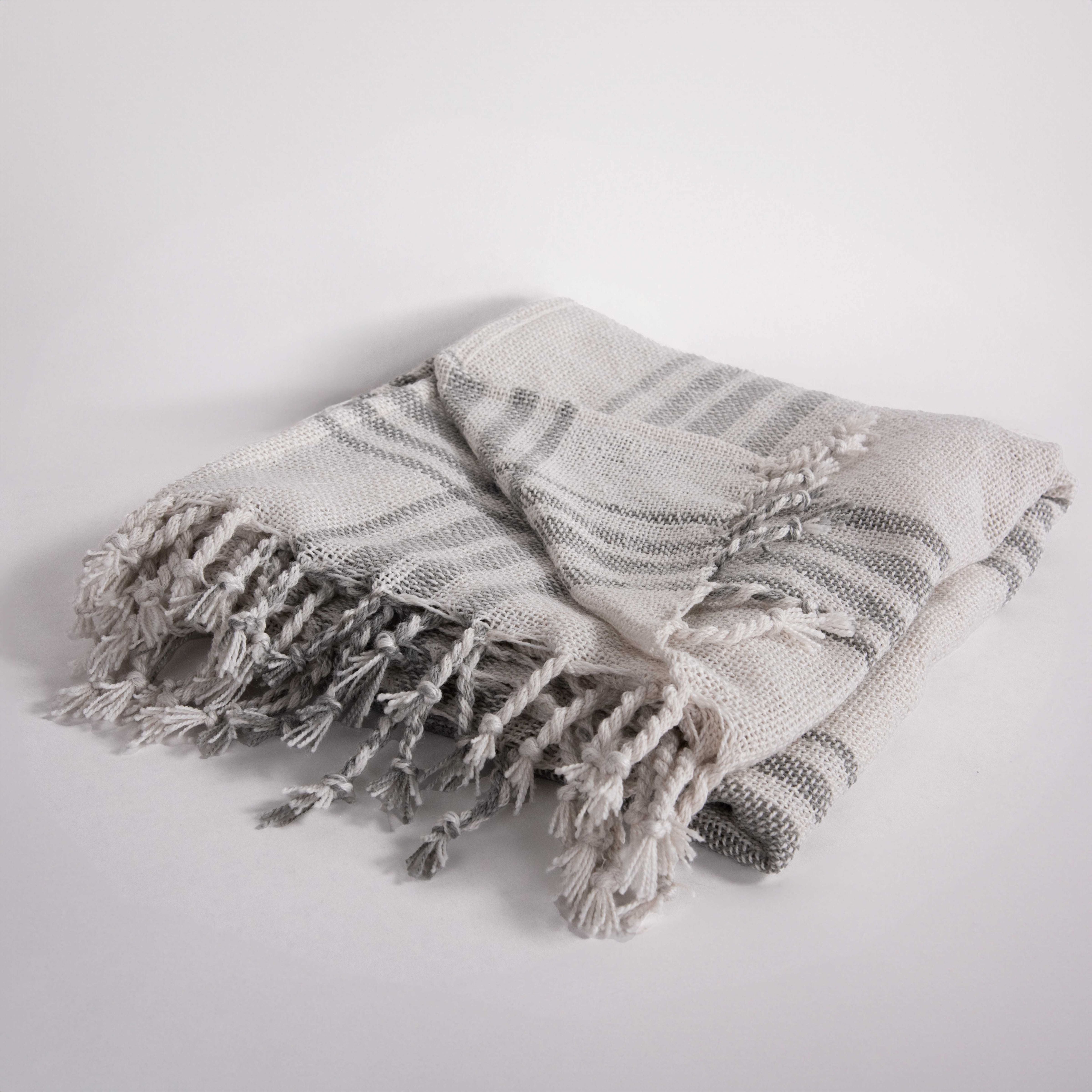 Indoor/Outdoor Plaid Decorative Throw Blanket
