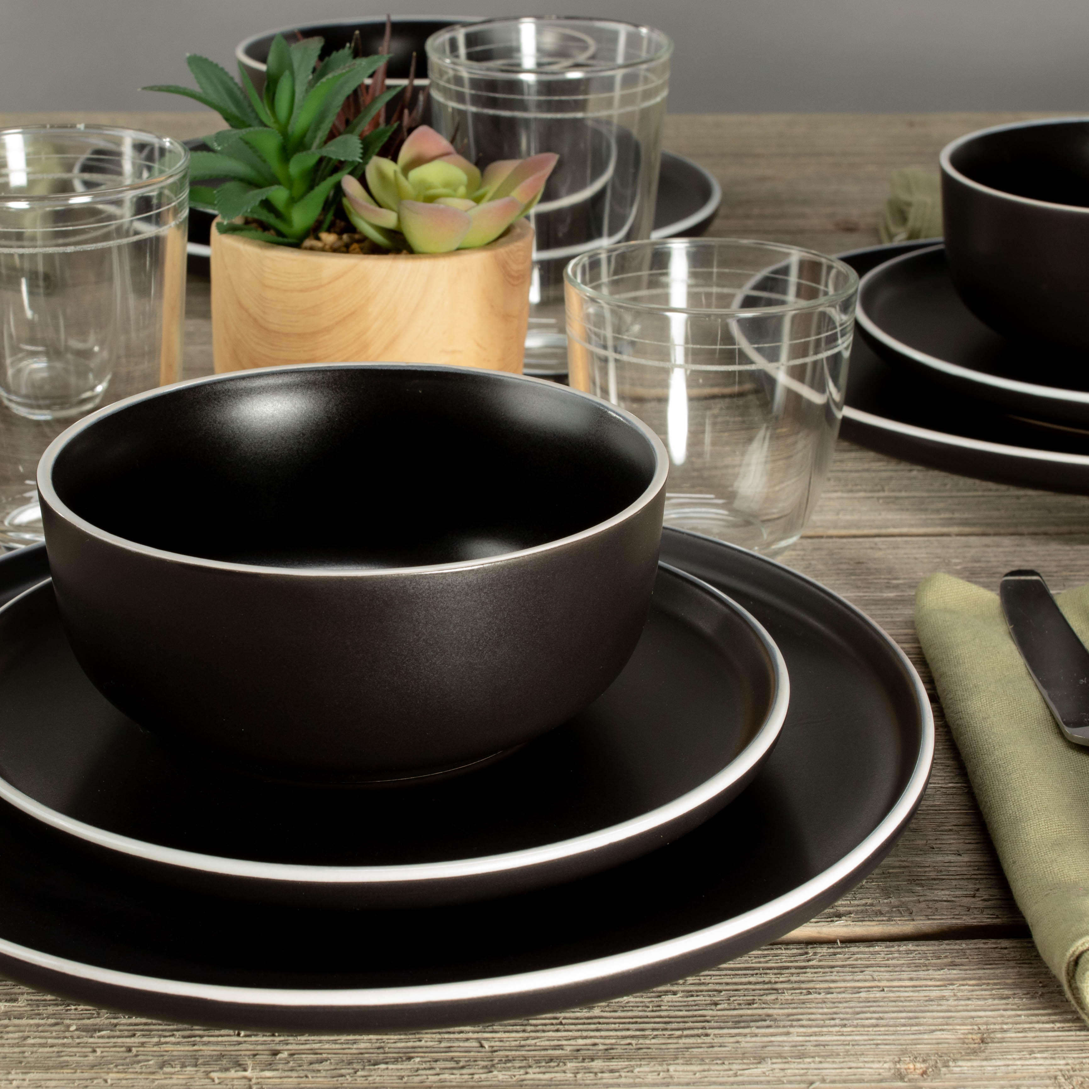 12-Piece Dinnerware Set Tempo Onyx