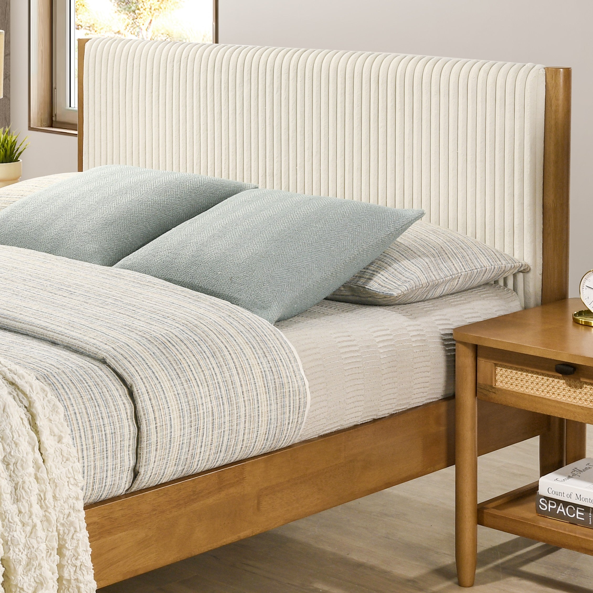 Vichy 4-Piece Rubberwood Queen Bedroom Set