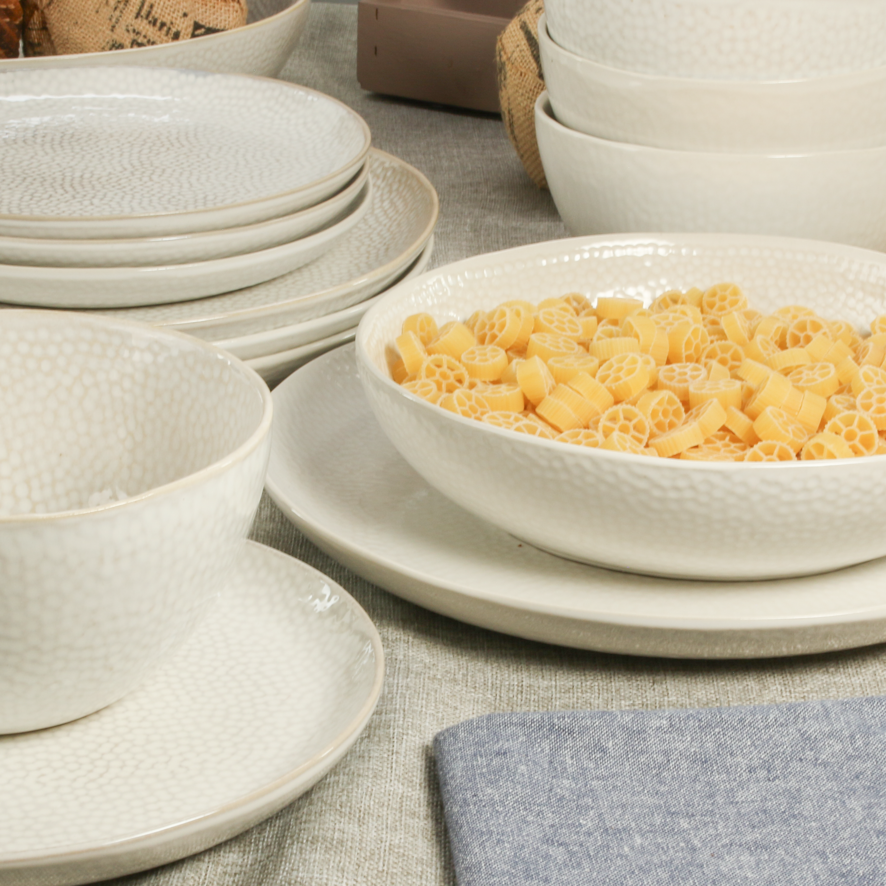 Serene 16 Piece Dinnerware Set
