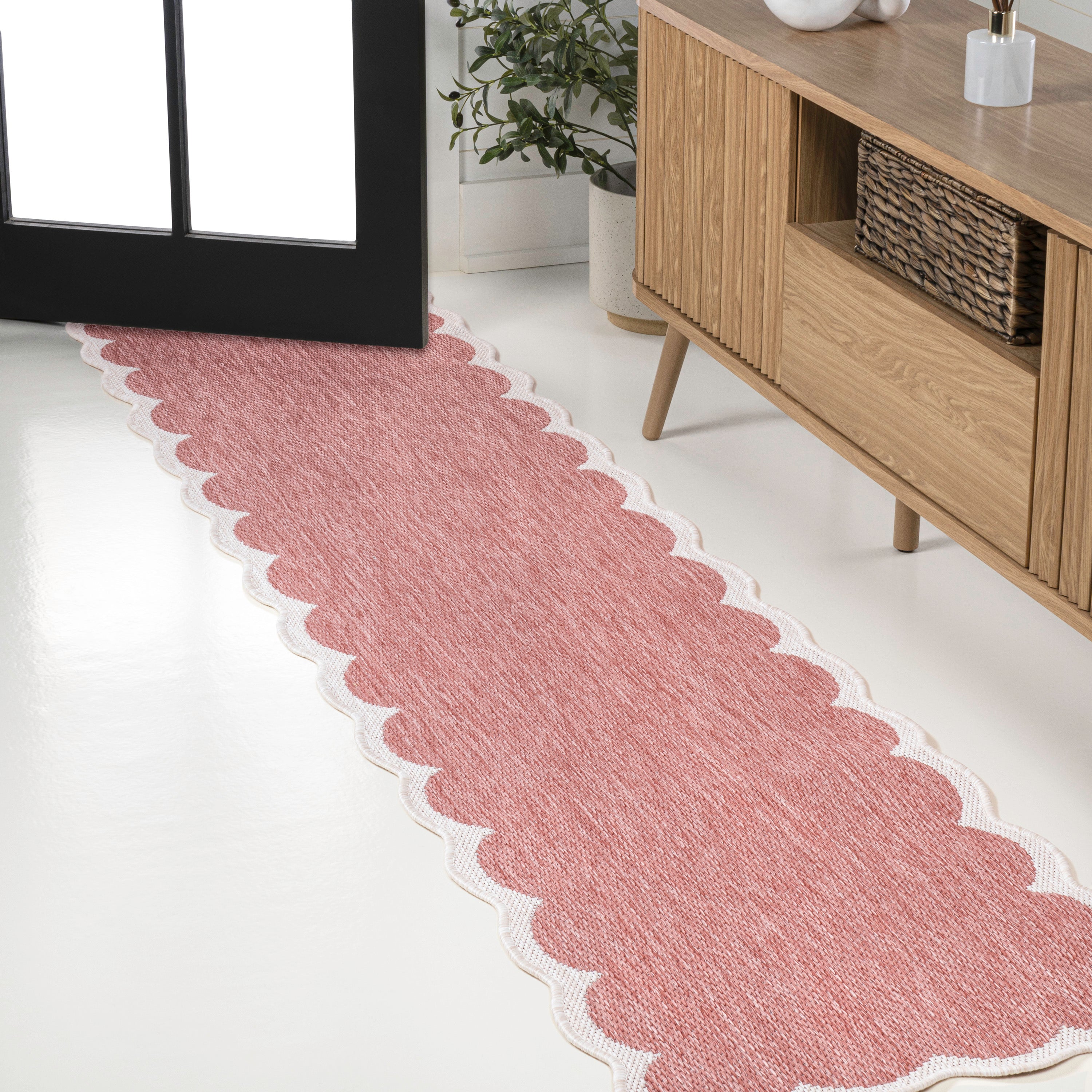 Alice Classic Cottage Two-Tone Scalloped Indoor/Outdoor Shaped Area Rug