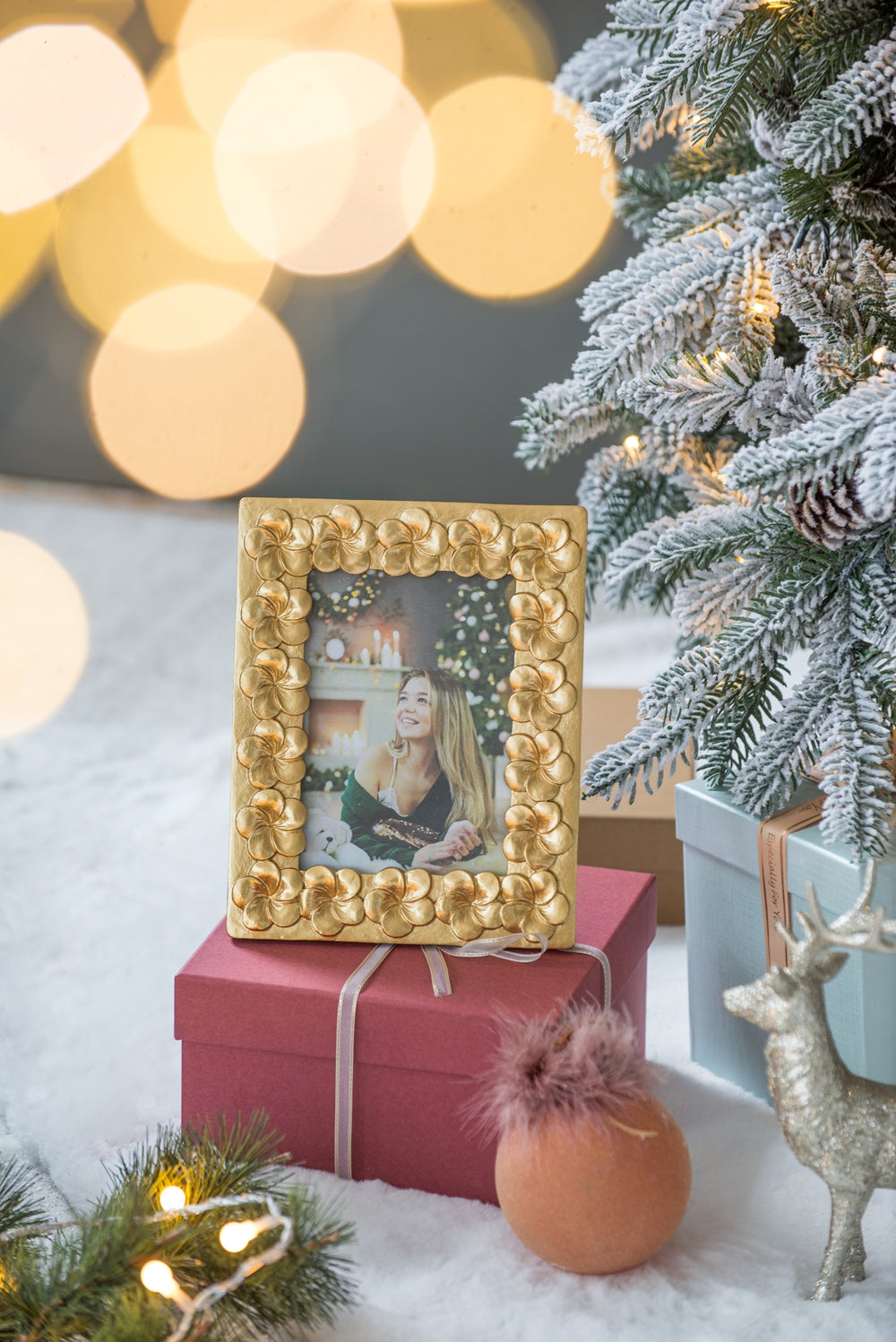 Aqueduct Photo Frame with Flower Design