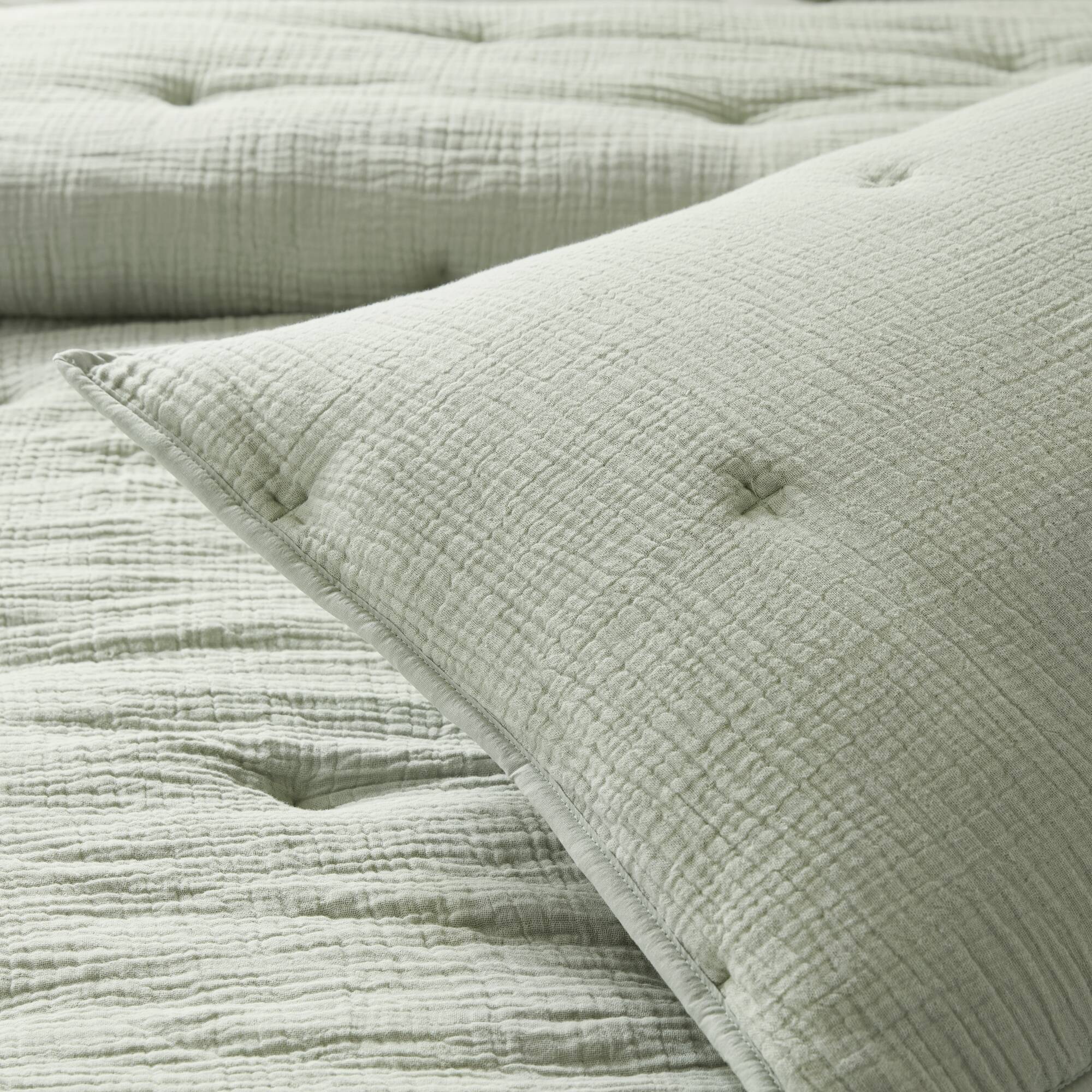 3 Piece Cotton Gauze Embroidered Quilt Set