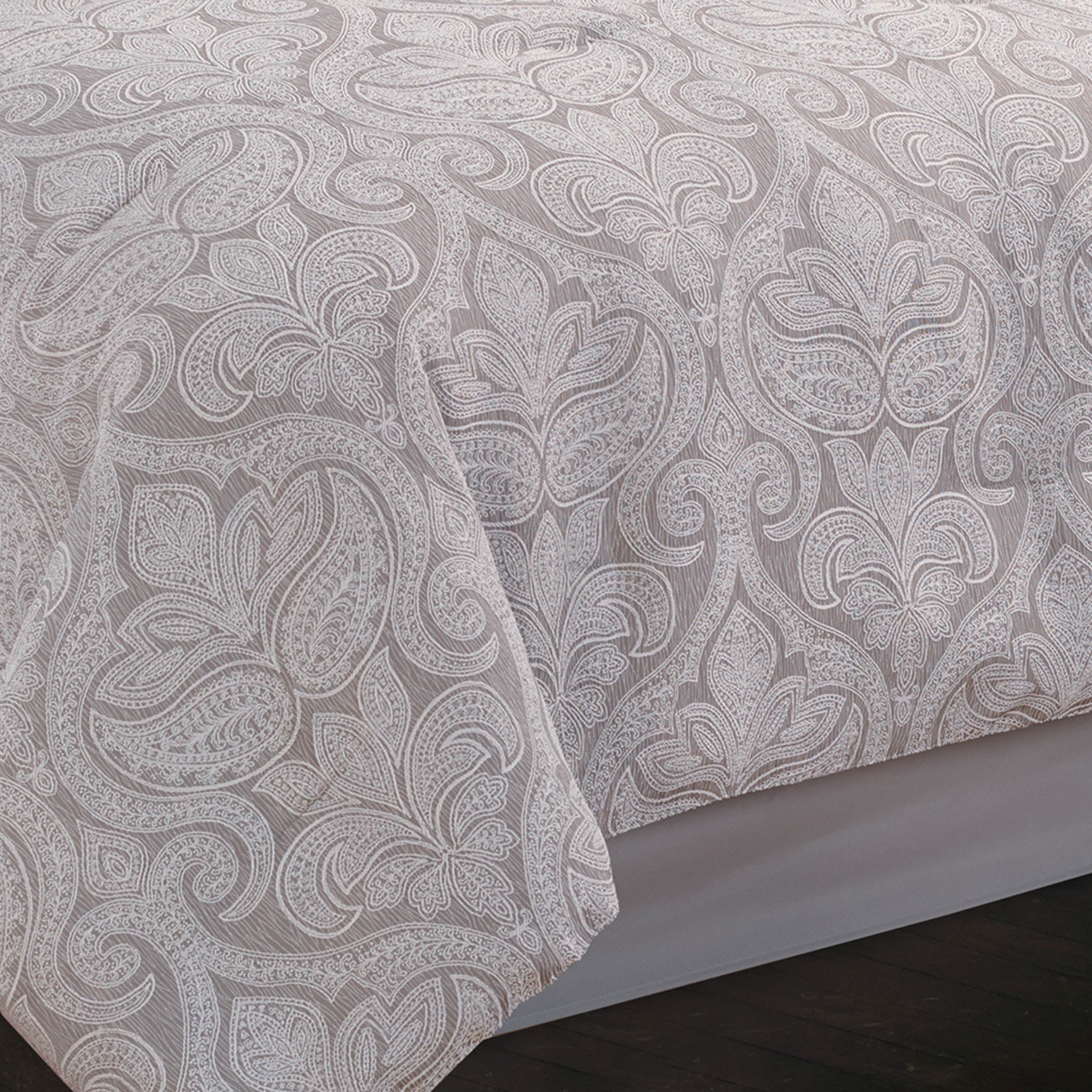 Winthrop Comforter Set