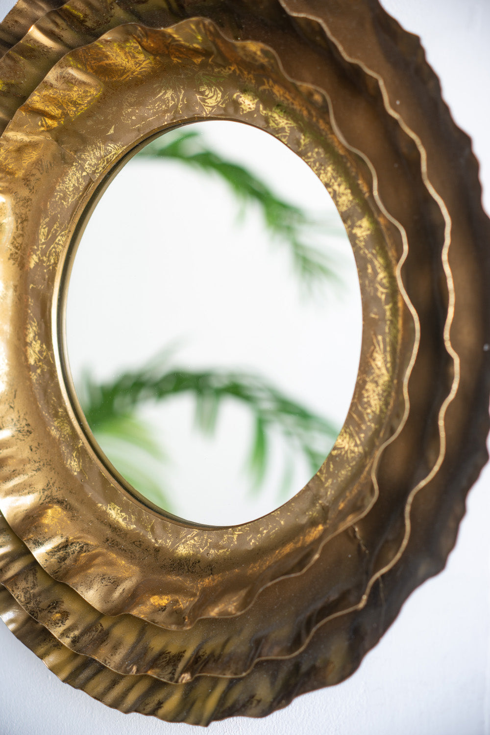 16" Round Wall Mirror with Metal Frame