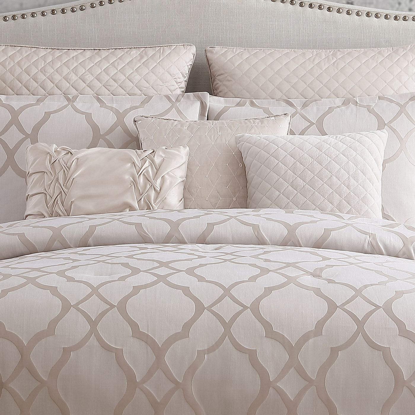 Tinley Comforter Set