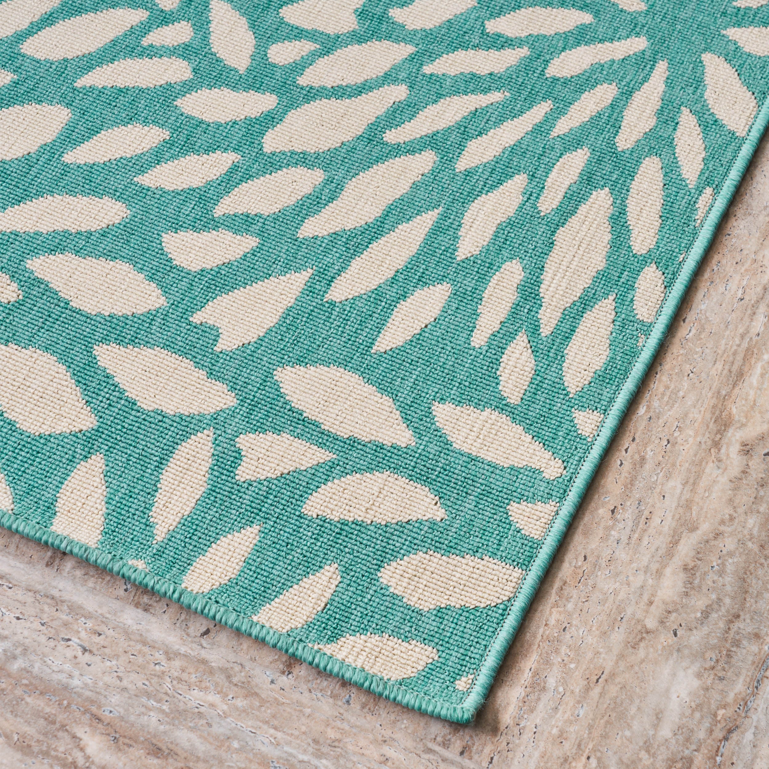 90" x 63" Outdoor Rug with Floral Design and Rectangle Shape