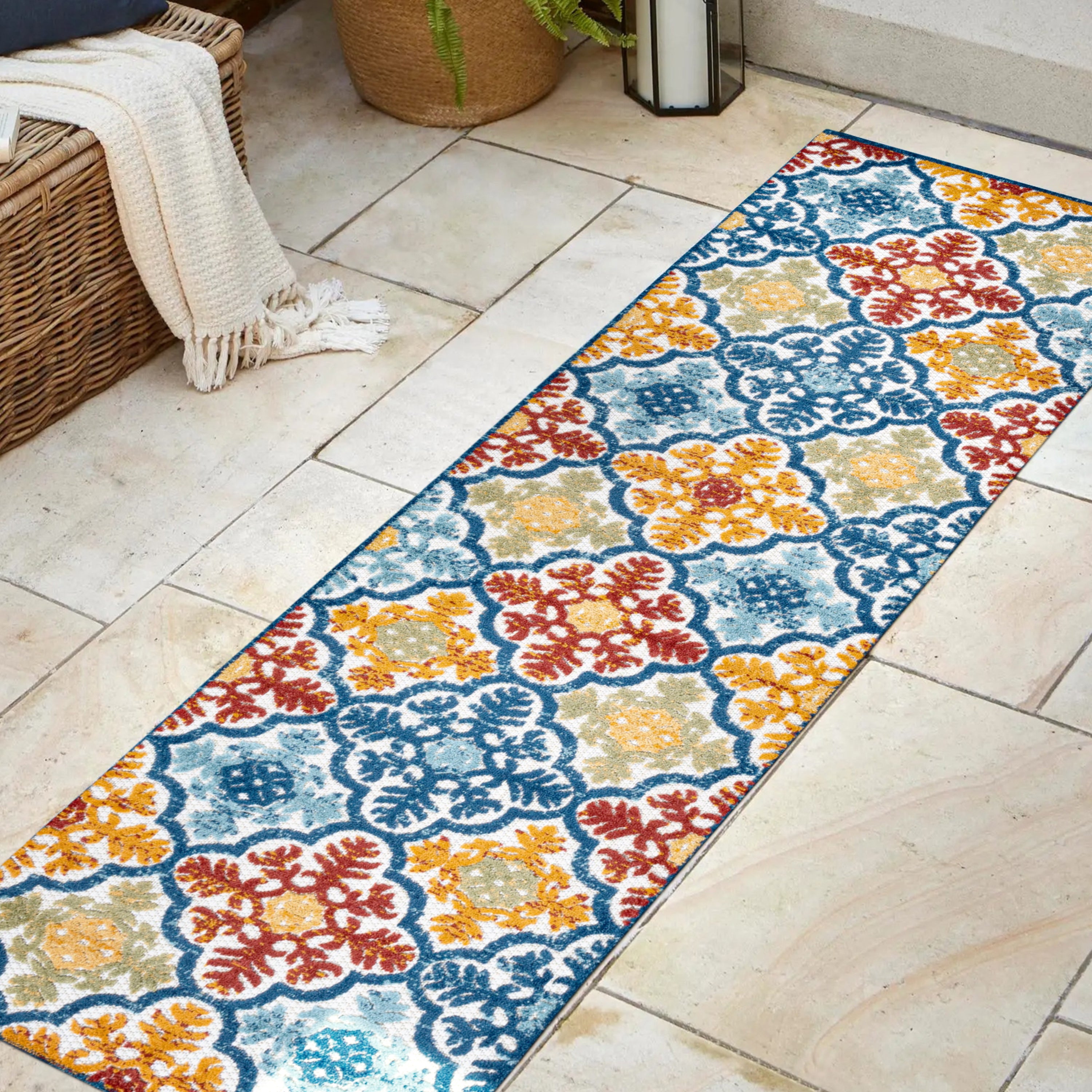 Cassis Ornate Ogee Trellis High-Low Indoor/Outdoor Area Rug