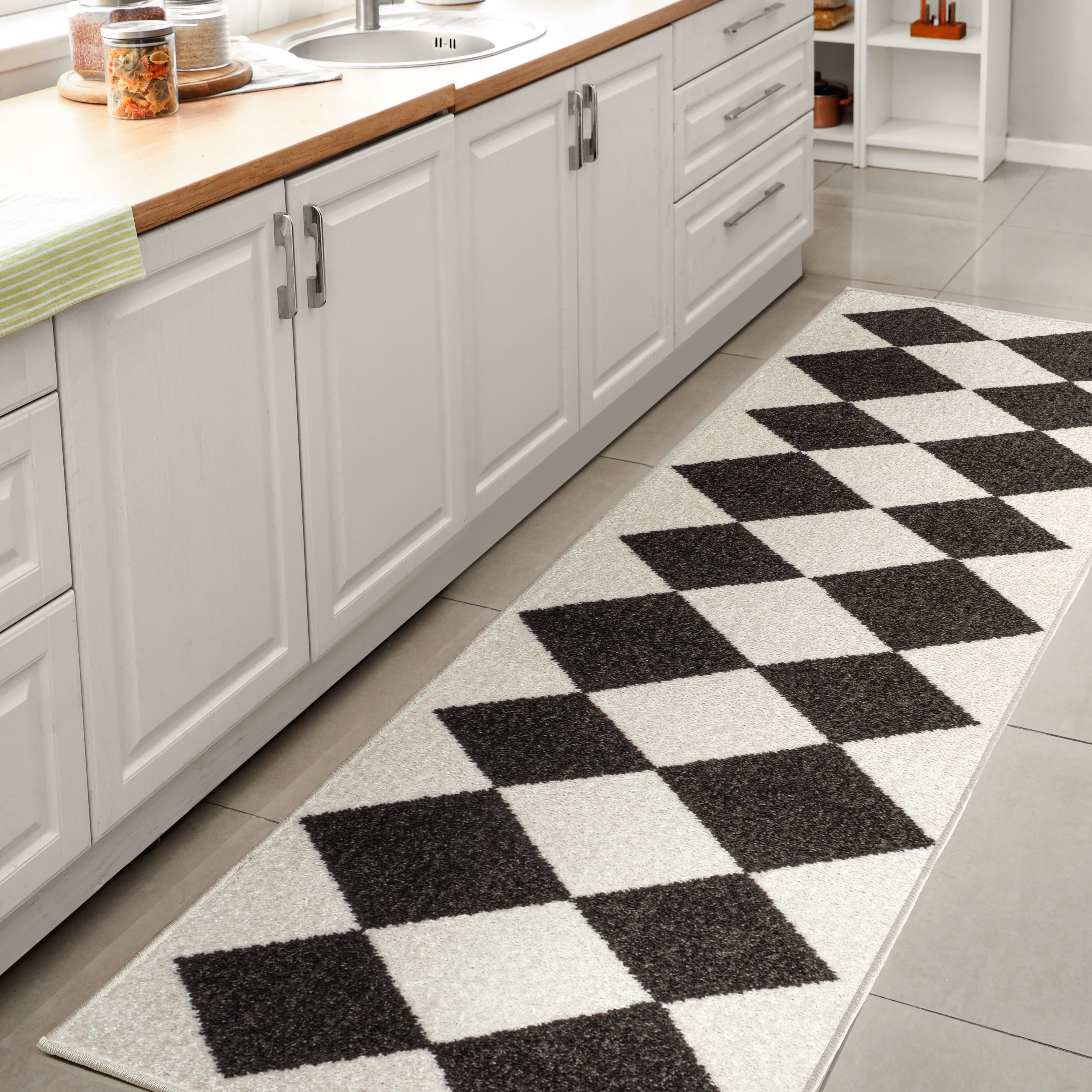 Draper Classic Geometric Diamond Pattern Area Rug