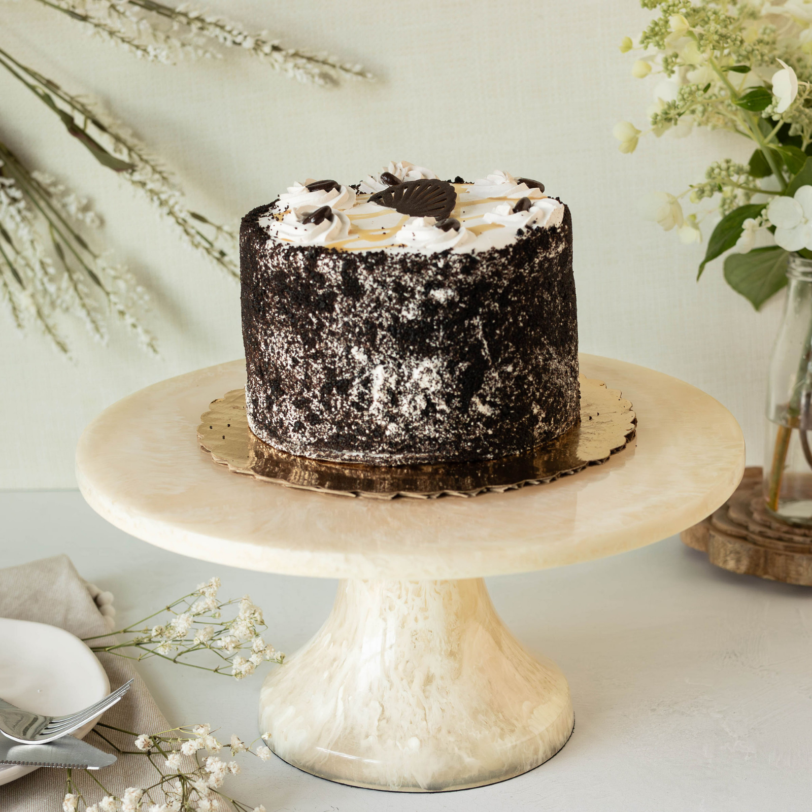 Jeanne Fitz Resin Collection Cake Stand