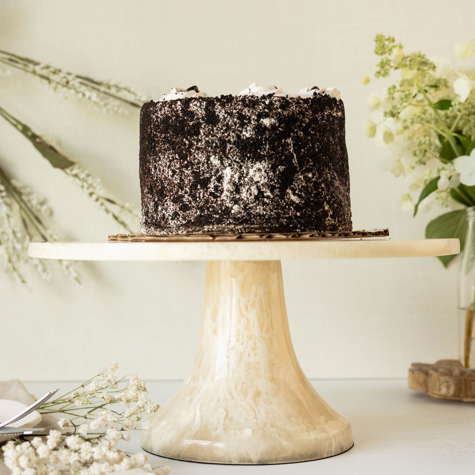 Jeanne Fitz Resin Collection Cake Stand