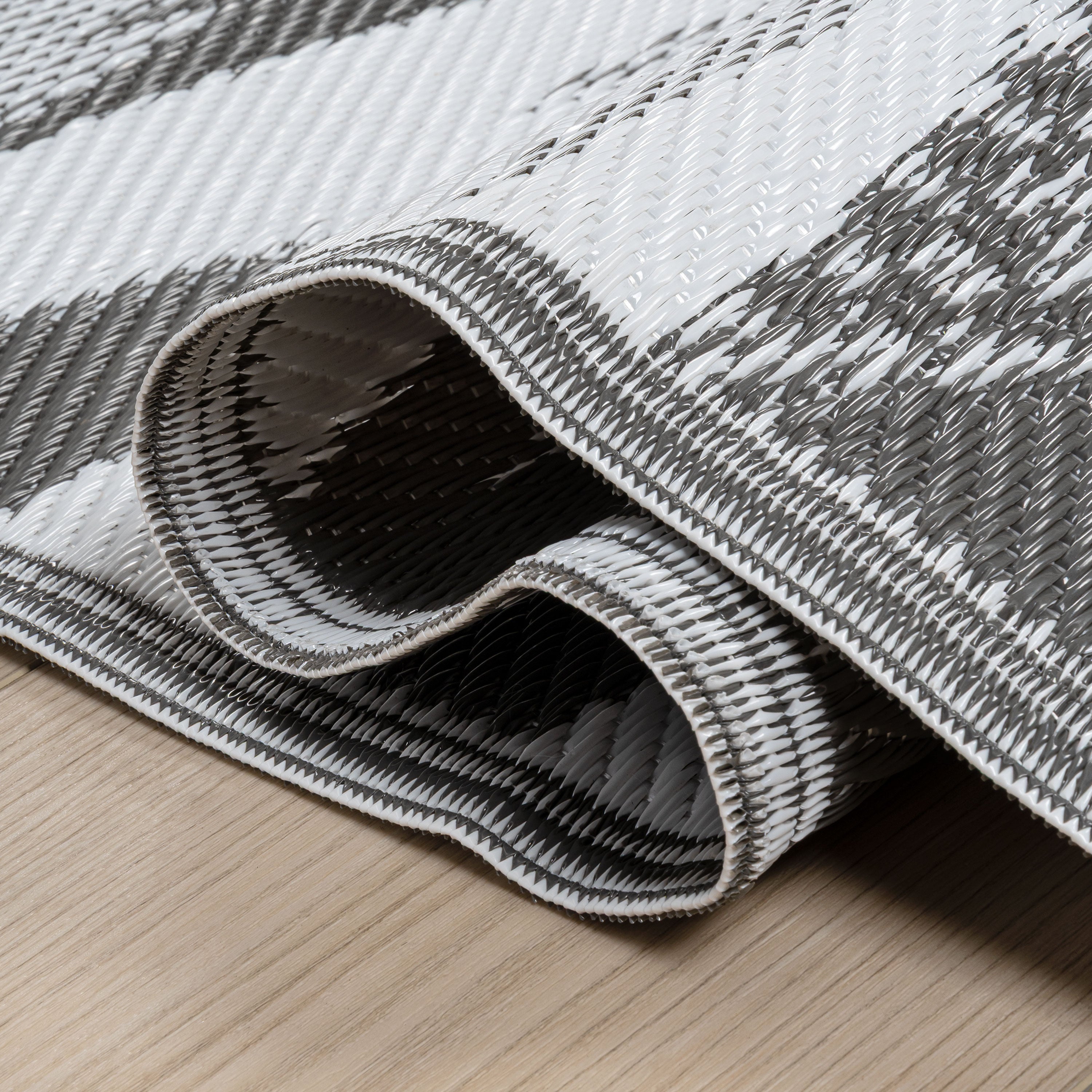 Wilde Classic Botanical Foldable Waterproof Reversible Plastic Straw Outdoor Rug