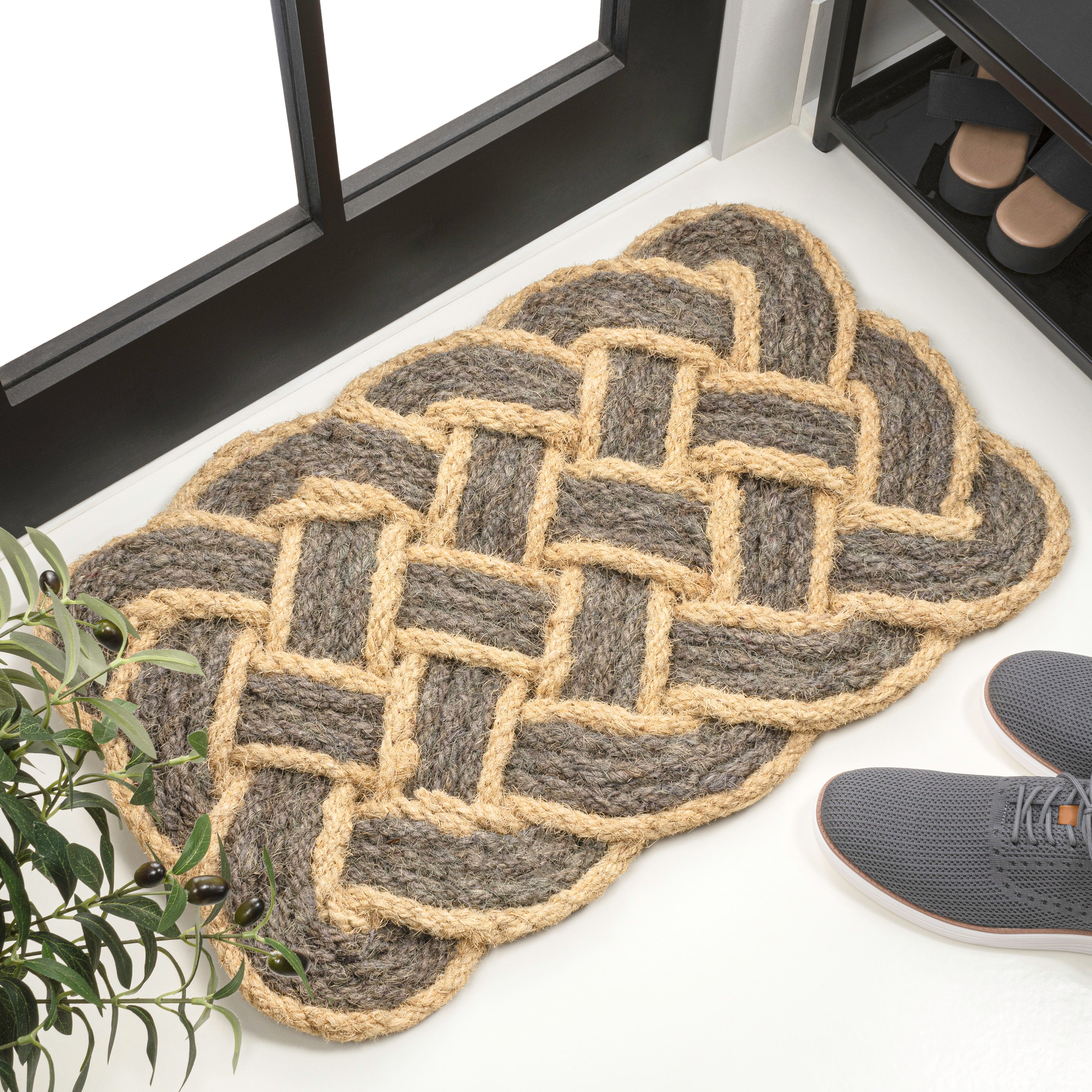 Maeve Classic Coastal Scalloped Basketweave Coir Indoor/Outdoor Door Mat, Set of 2