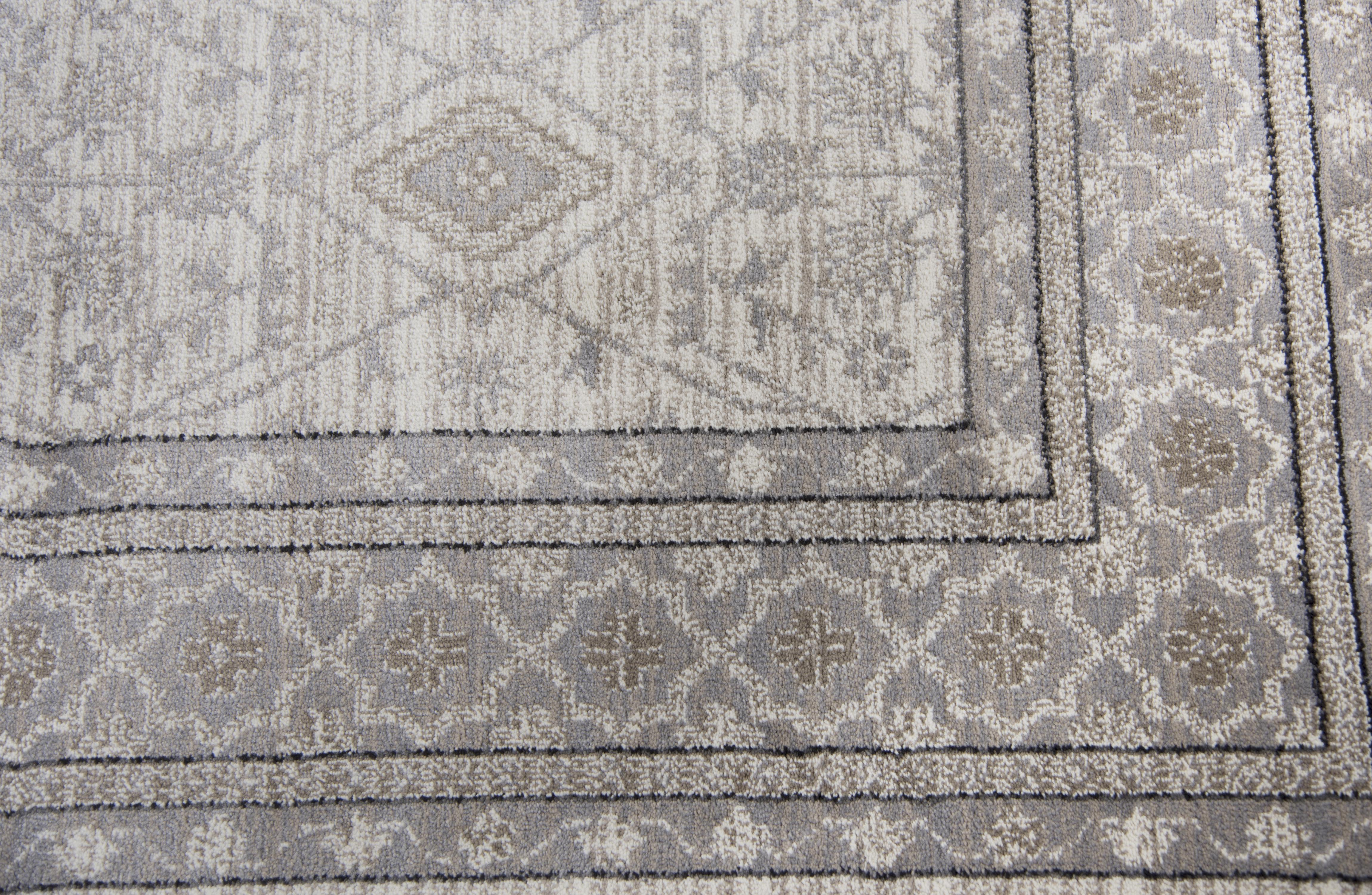 Power Loomed Classical/Vintage Rug