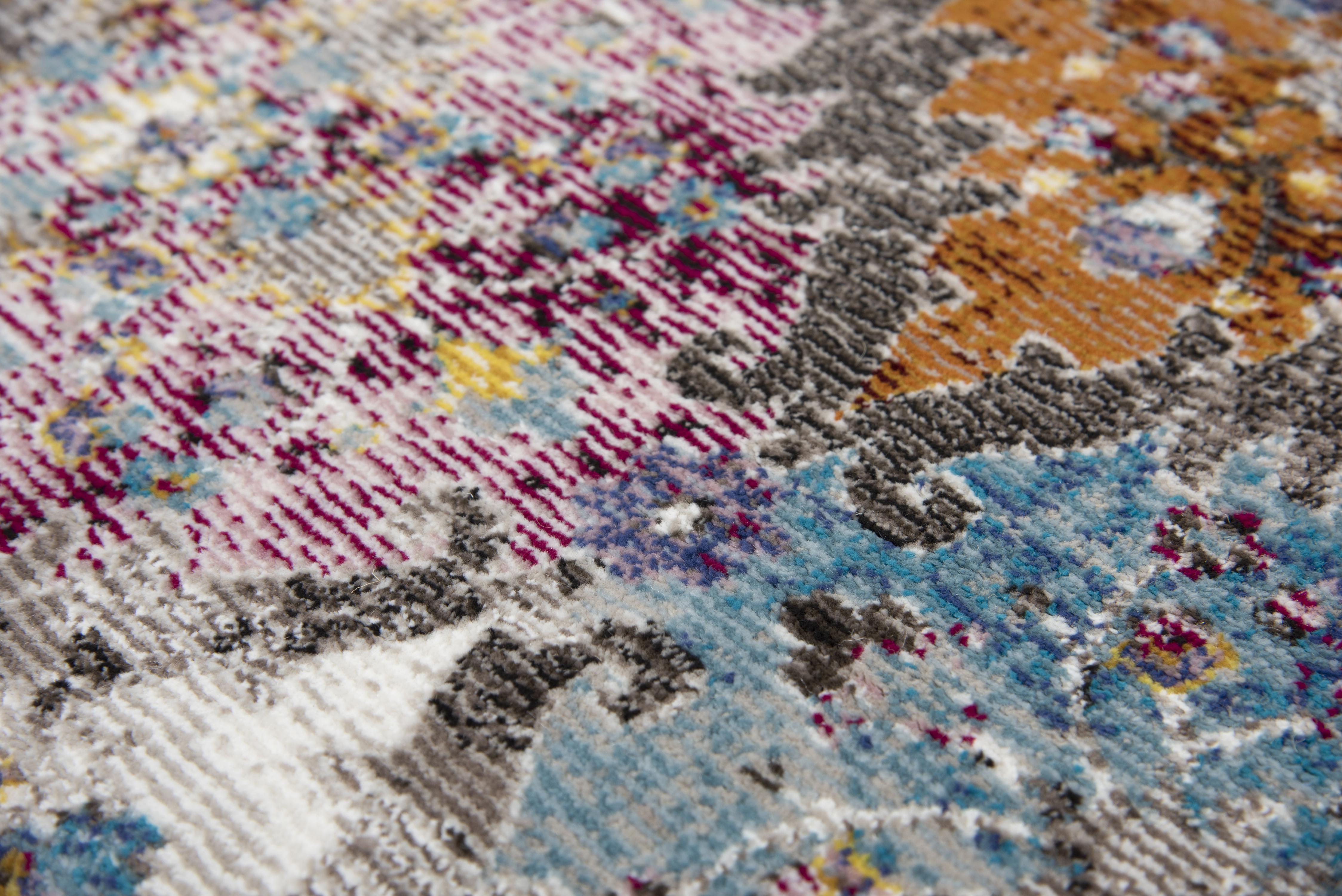 Power Loomed Persian/Diamond Area Rug