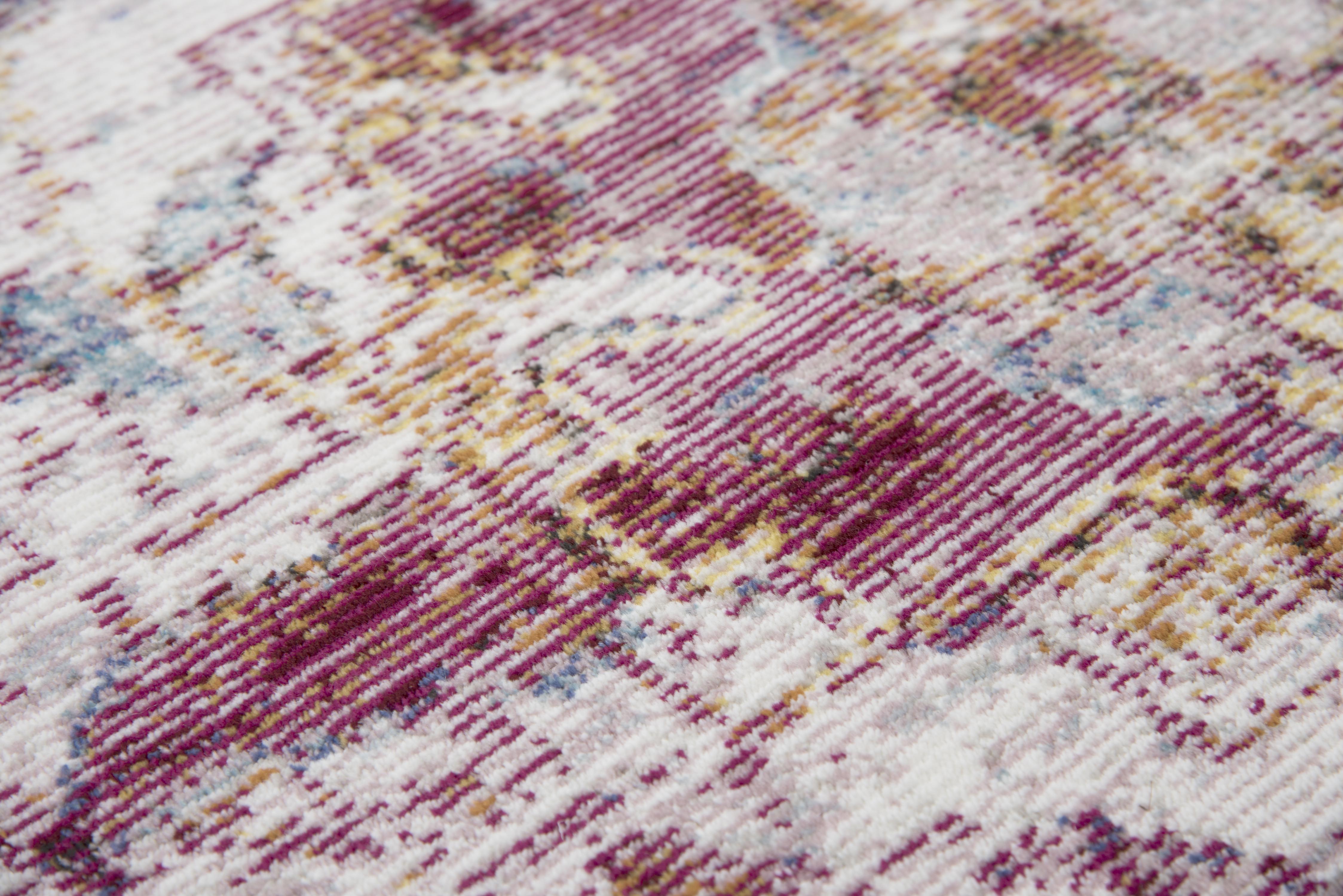 Power Loomed Vine/Diamond Area Rug