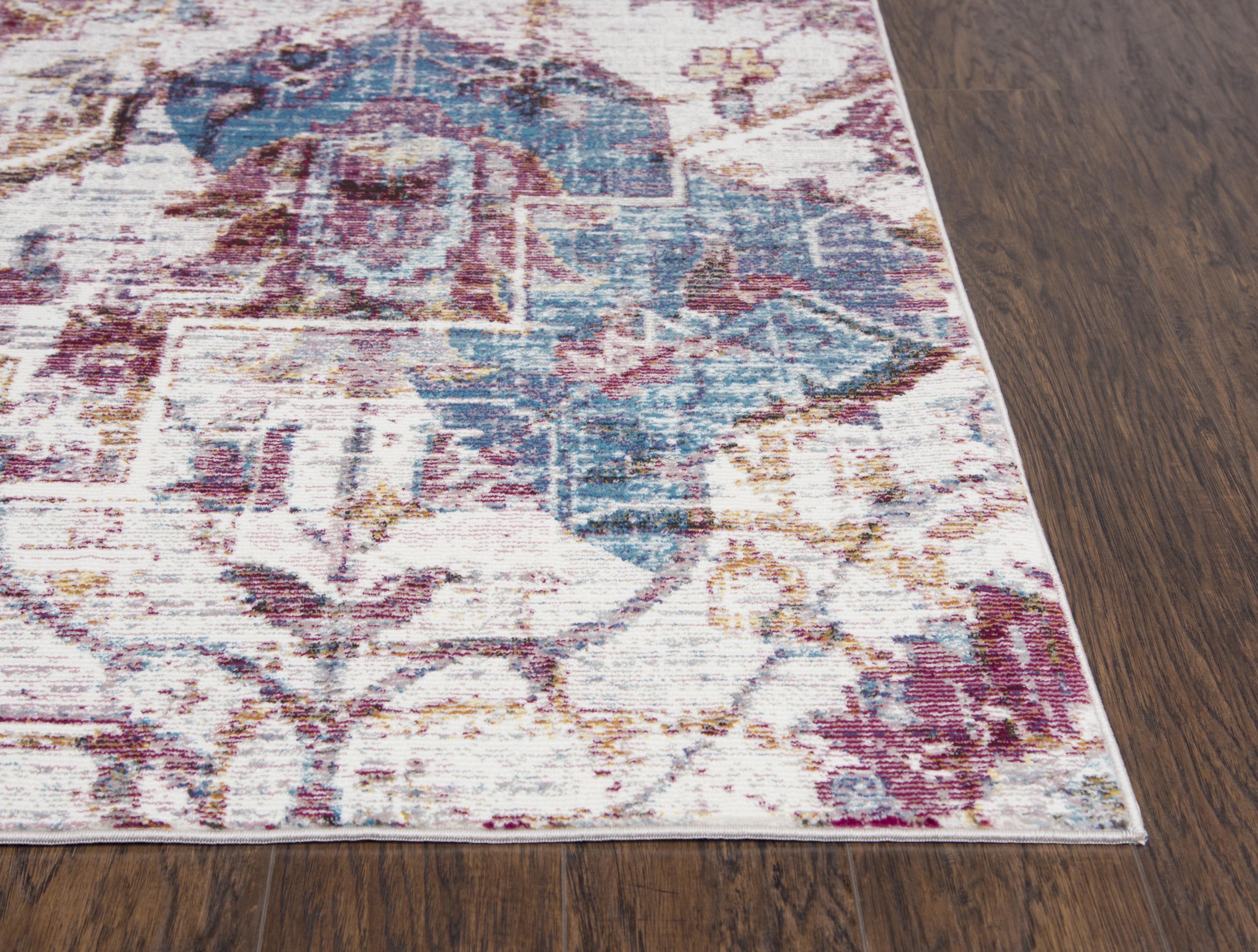 Power Loomed Vine/Diamond Area Rug