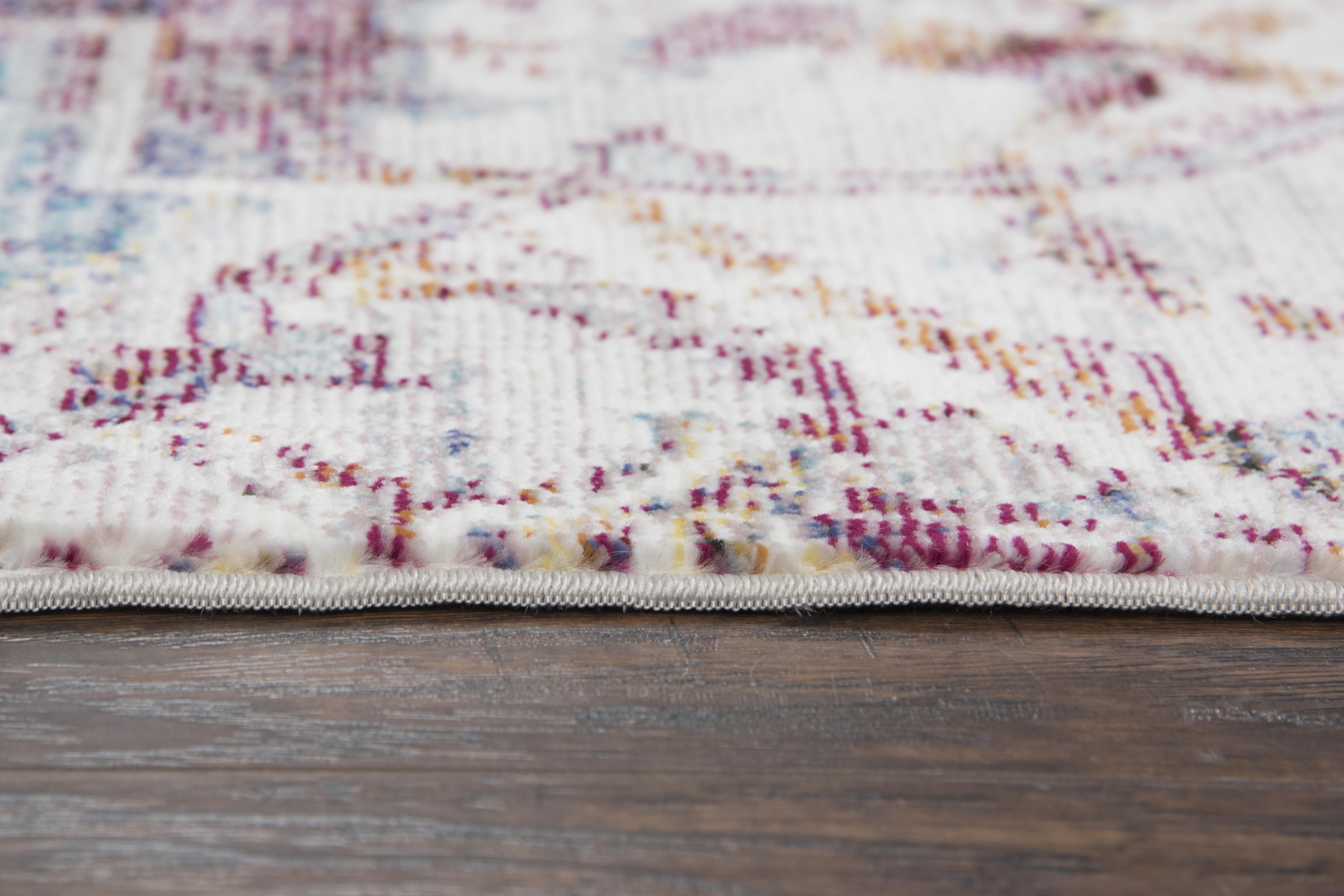 Power Loomed Vine/Diamond Area Rug