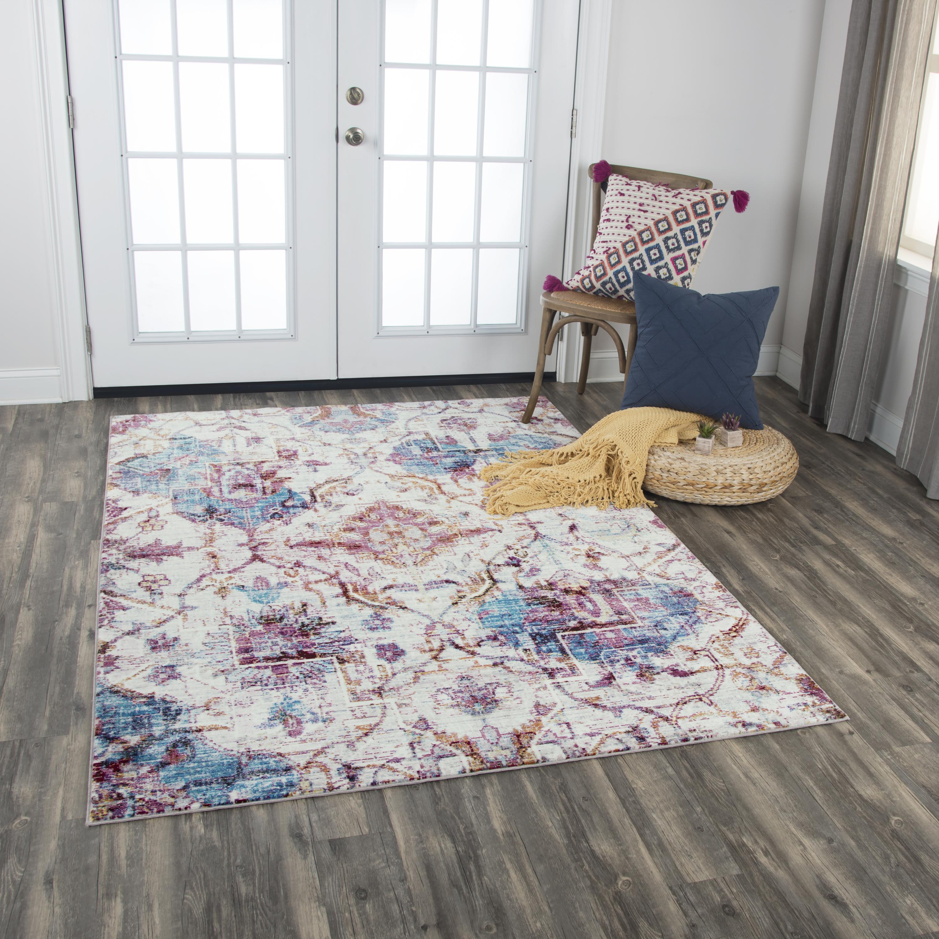 Power Loomed Vine/Diamond Area Rug