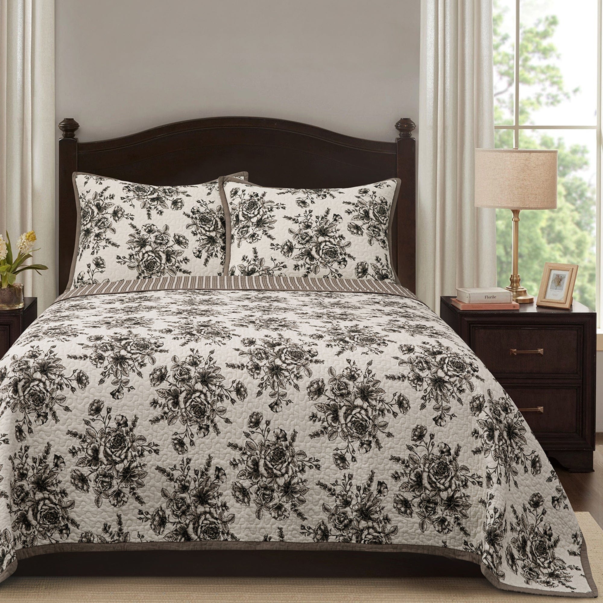 Lyla Reversible Floral Print Quilt Set
