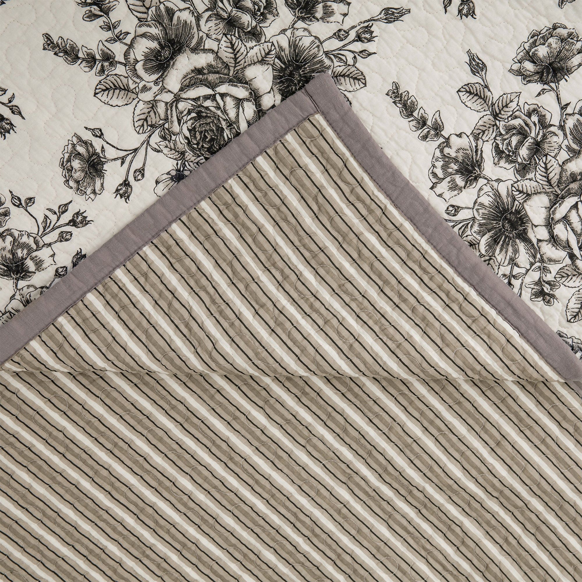 Lyla Reversible Floral Print Quilt Set
