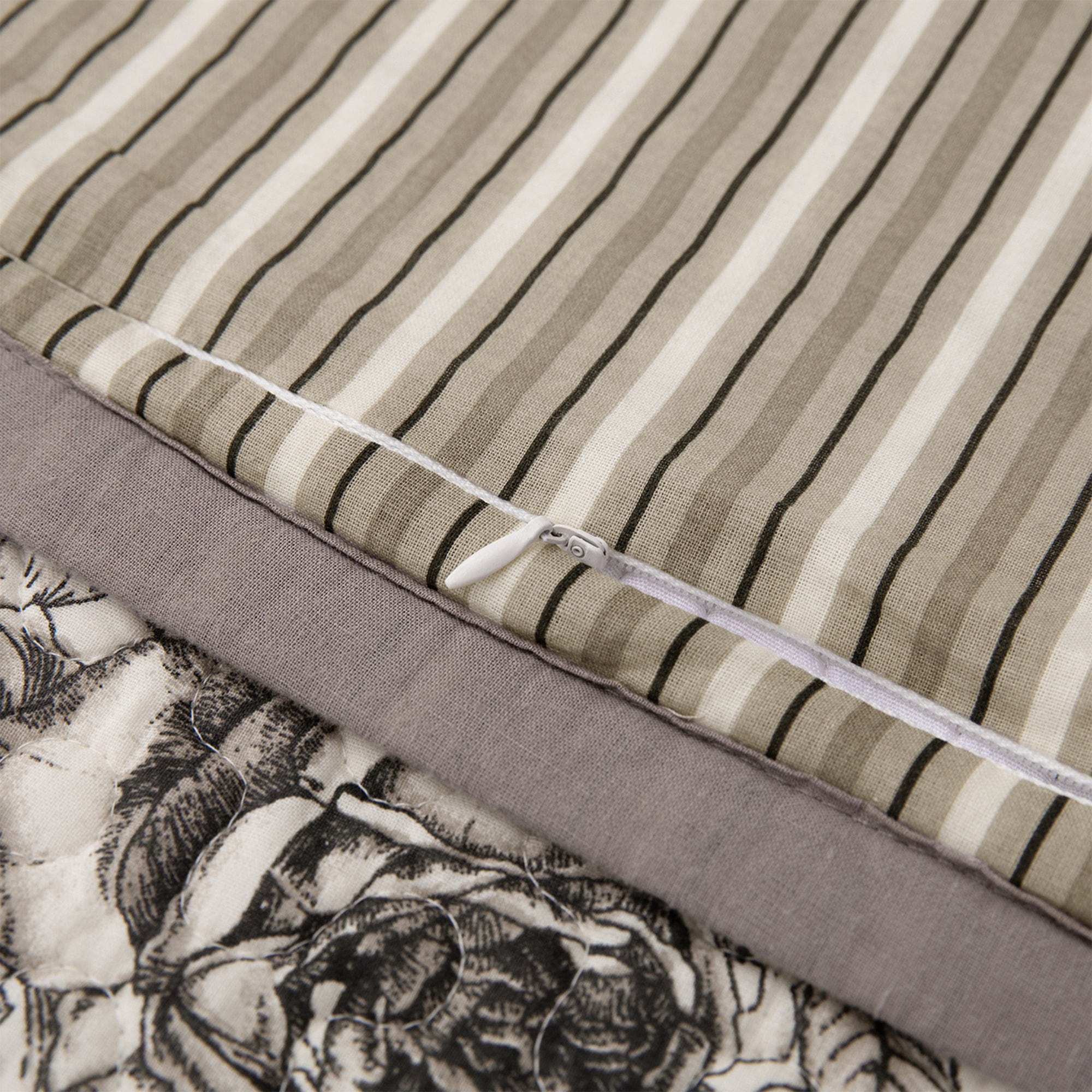 Lyla Reversible Floral Print Quilt Set