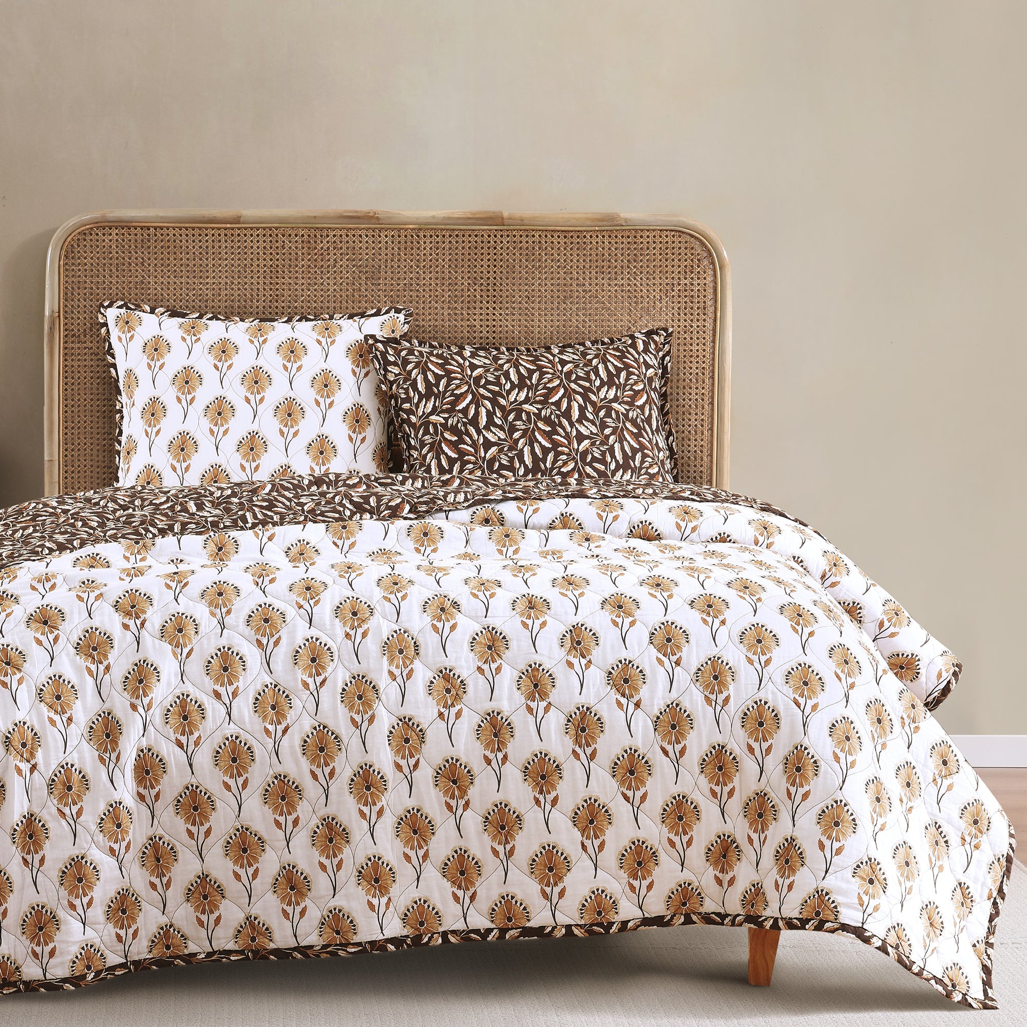 Woodstock Reversible Quilt Set