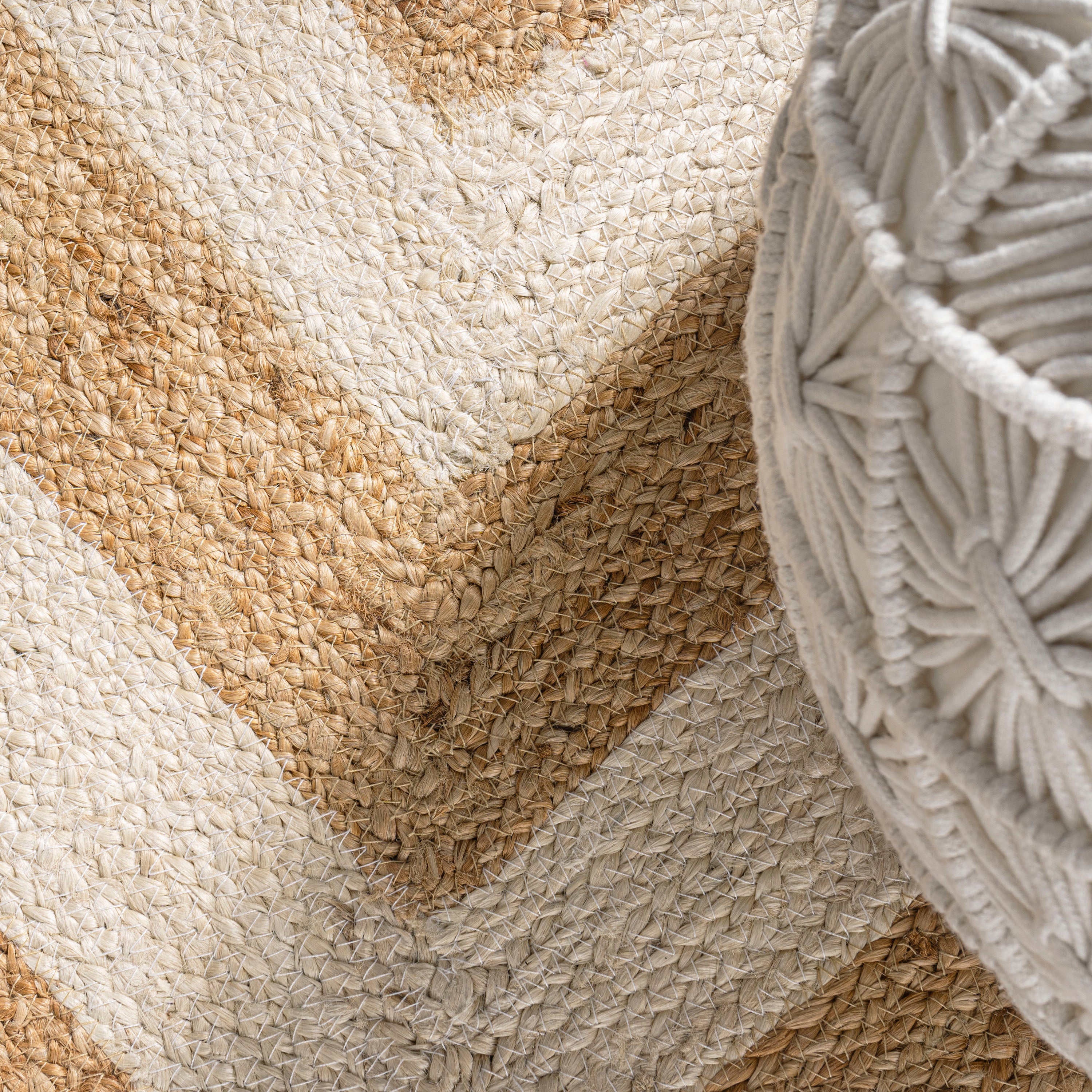 Piper Two-Tone Chevron Round Jute Round Area Rug