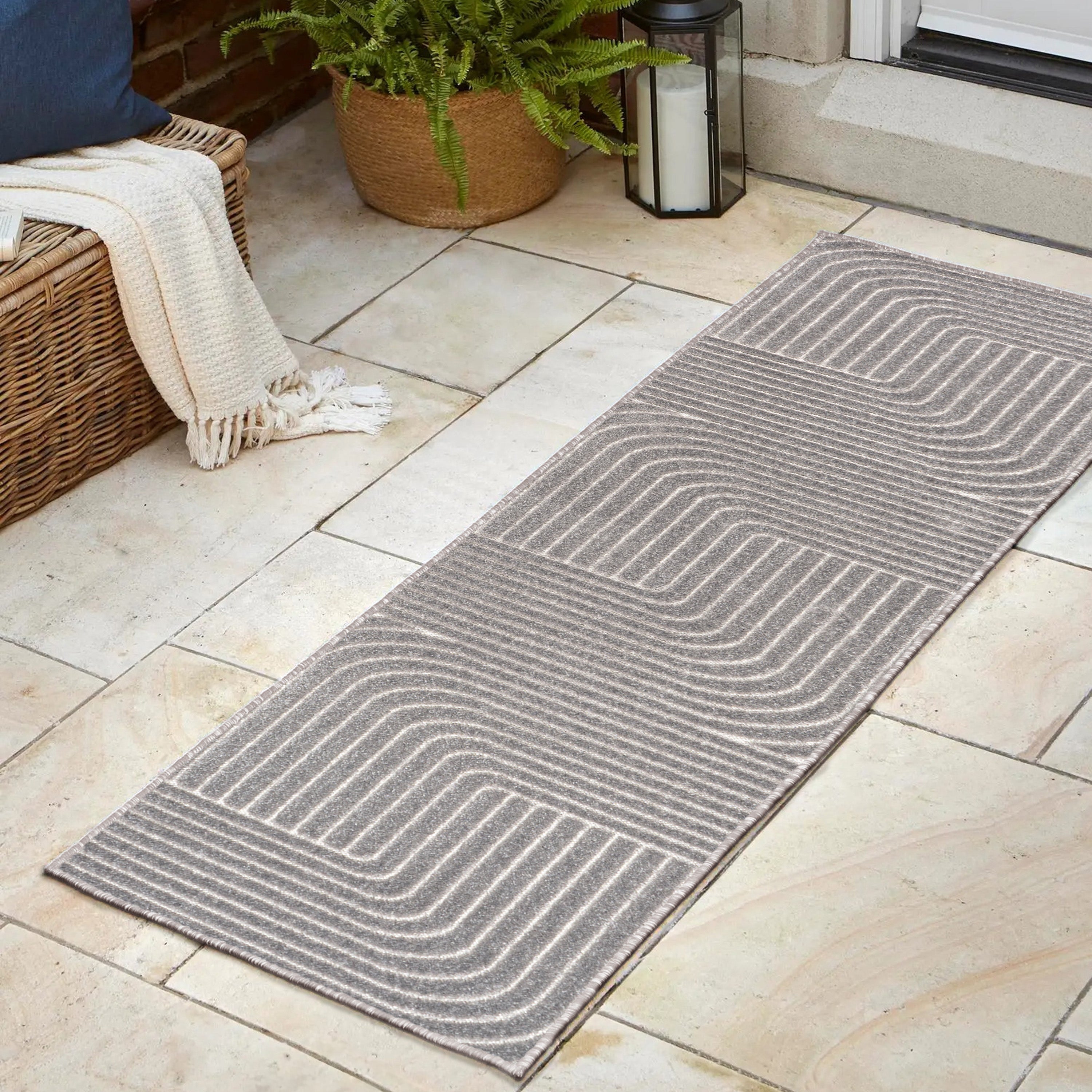 Odense High-Low Minimalist Angle Geometric Indoor/Outdoor Area Rug
