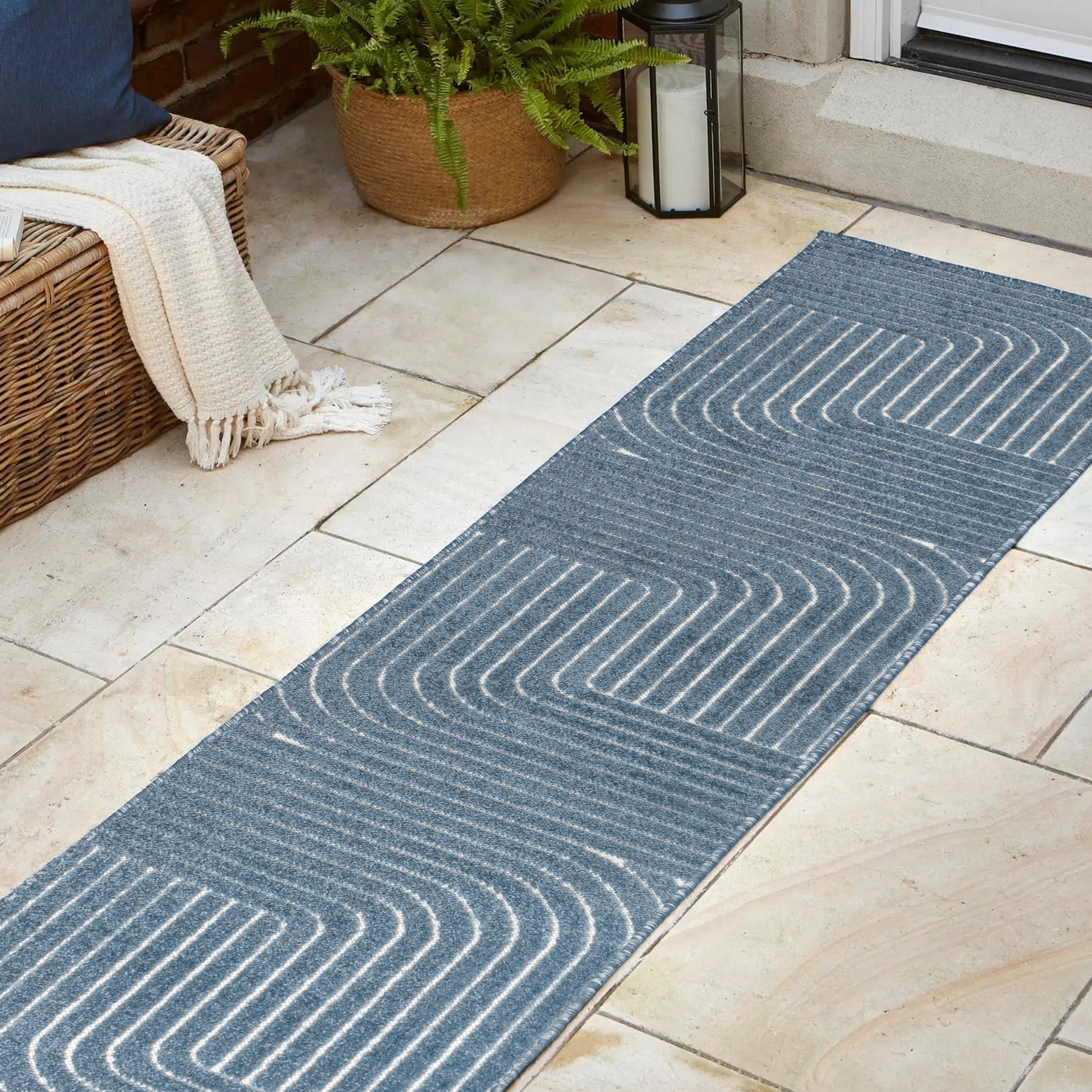 Odense High-Low Minimalist Angle Geometric Indoor/Outdoor Area Rug