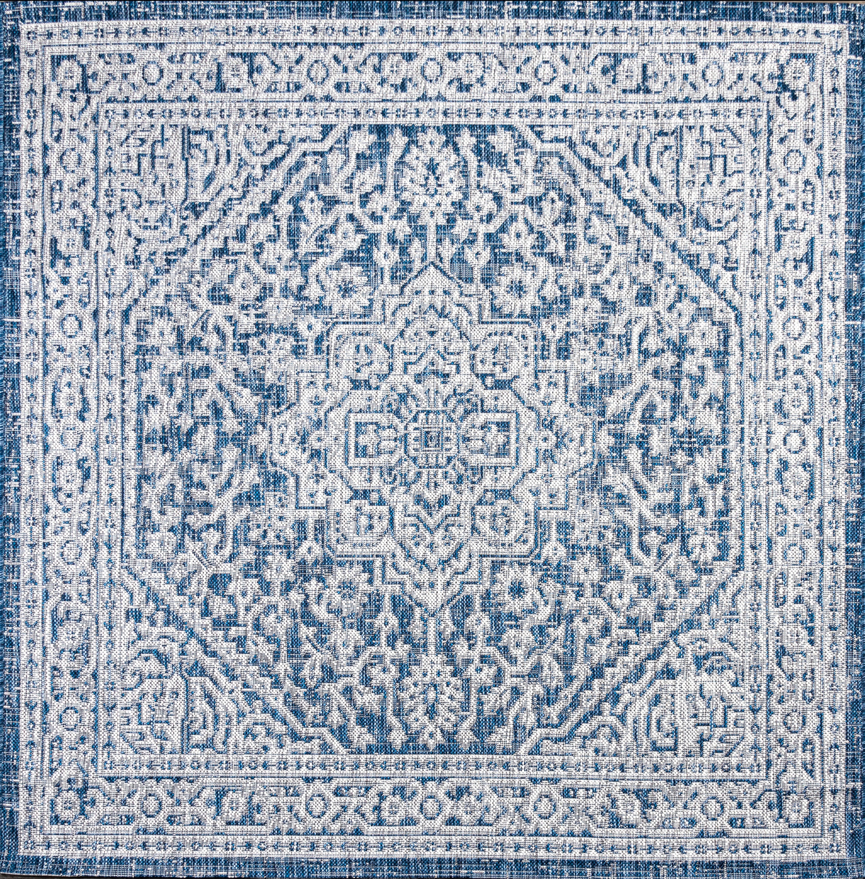 Sinjuri Medallion Textured Weave Indoor/Outdoor Area Rug