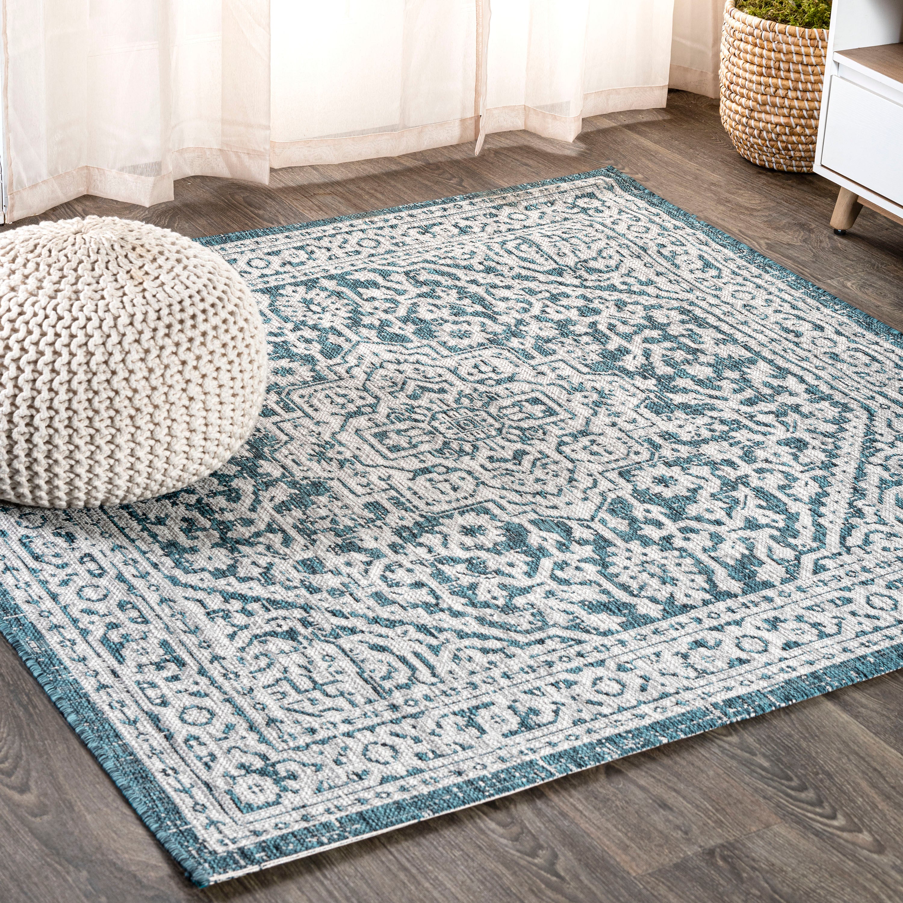 Sinjuri Medallion Textured Weave Indoor/Outdoor Area Rug