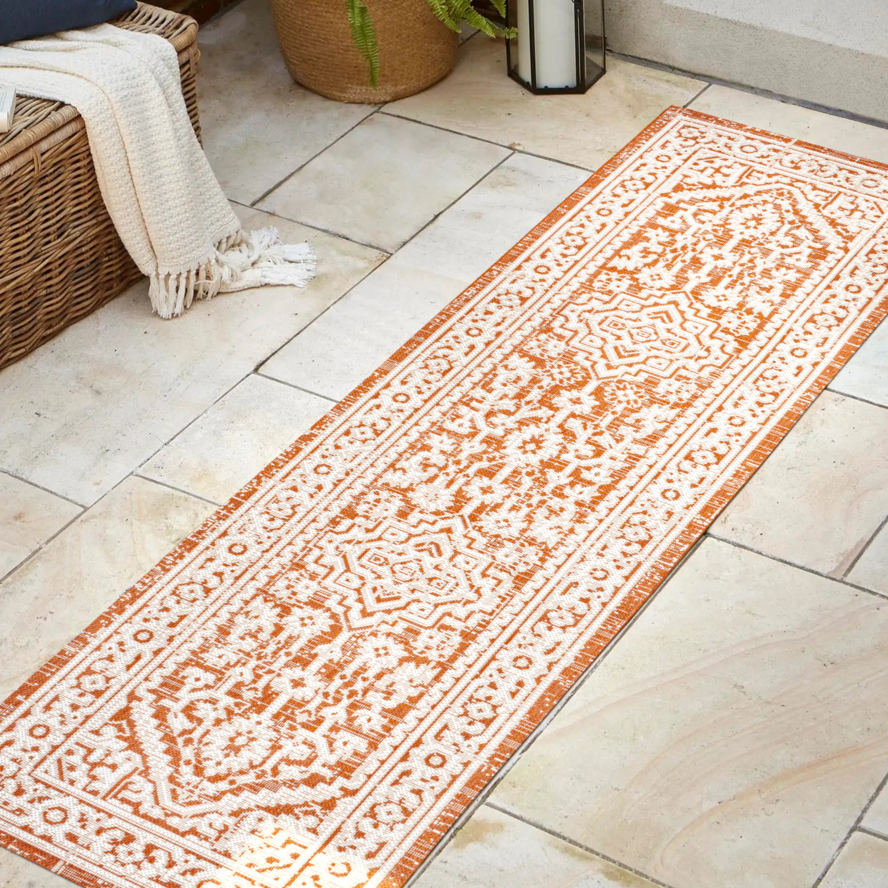 Sinjuri Medallion Textured Weave Indoor/Outdoor Area Rug