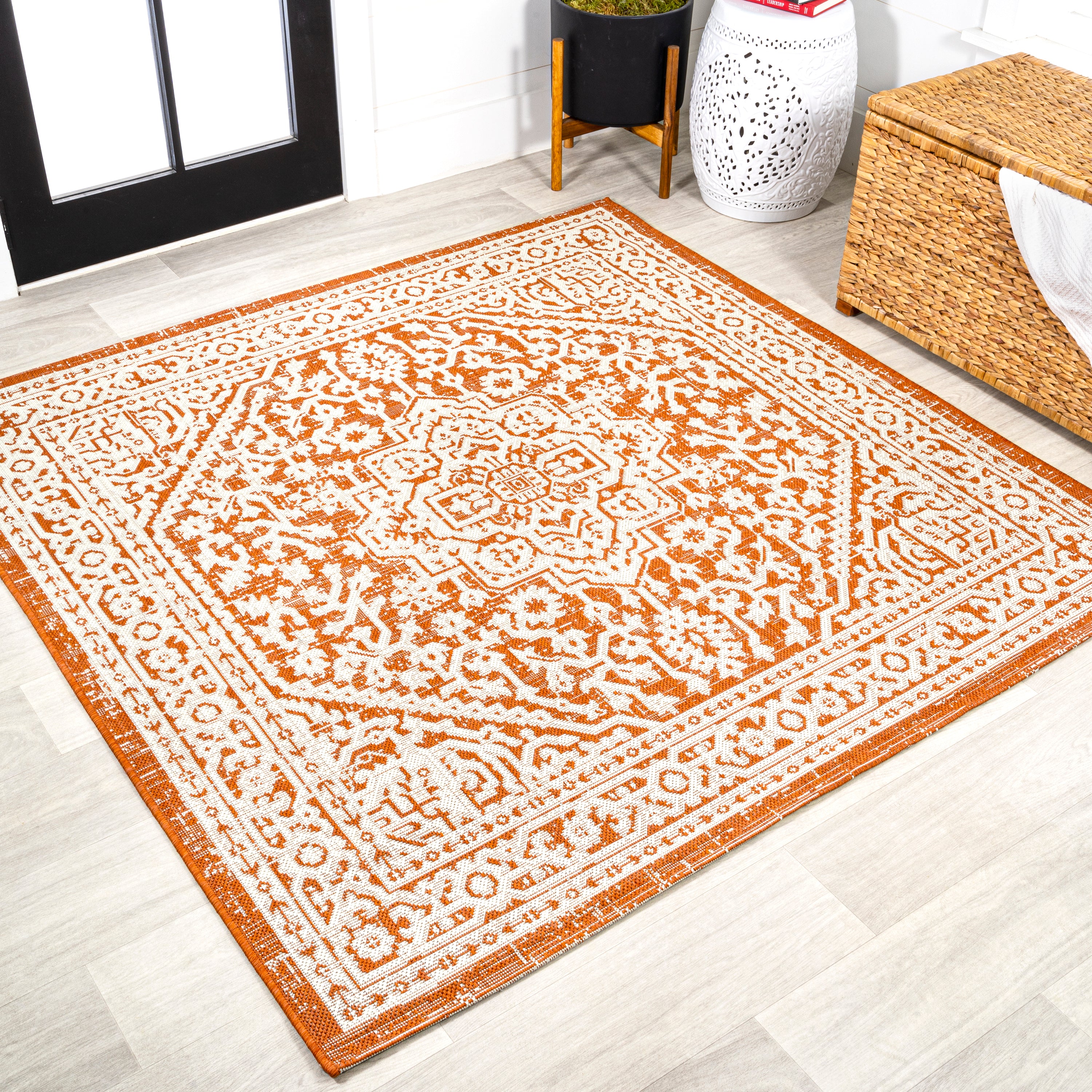 Sinjuri Medallion Textured Weave Indoor/Outdoor Area Rug