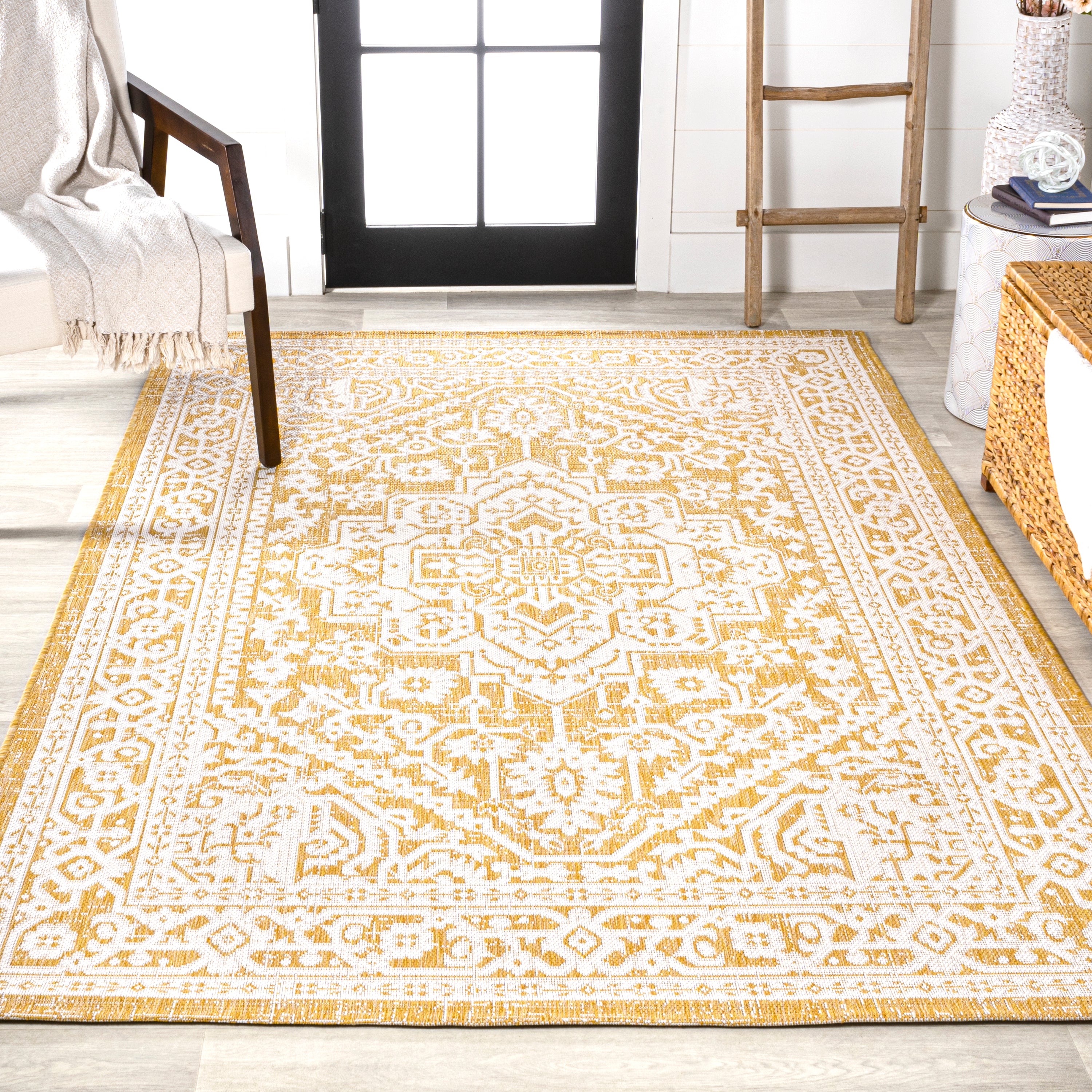 Sinjuri Medallion Textured Weave Indoor/Outdoor Area Rug