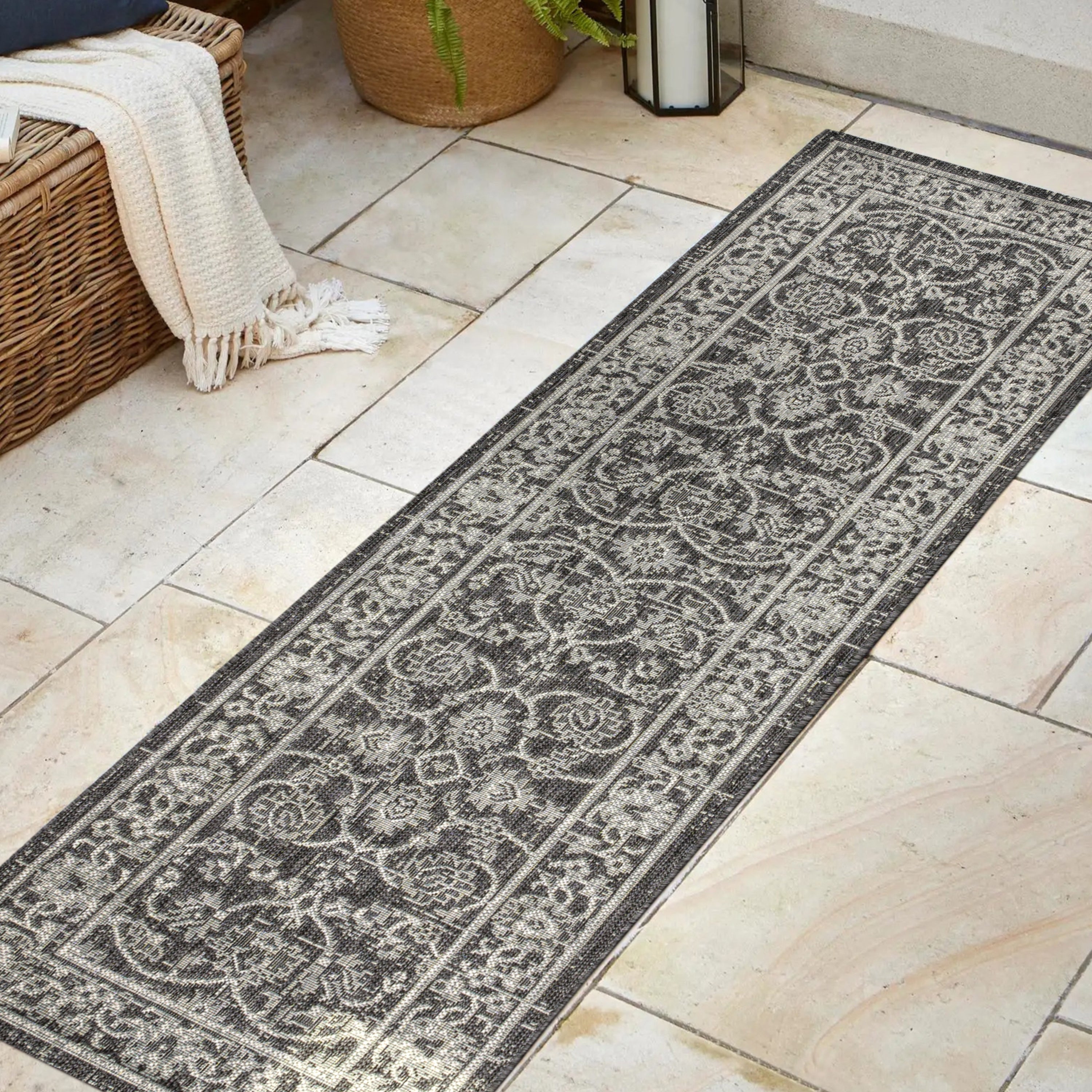Palazzo Vine and Border Textured Weave Indoor/Outdoor Area Rug