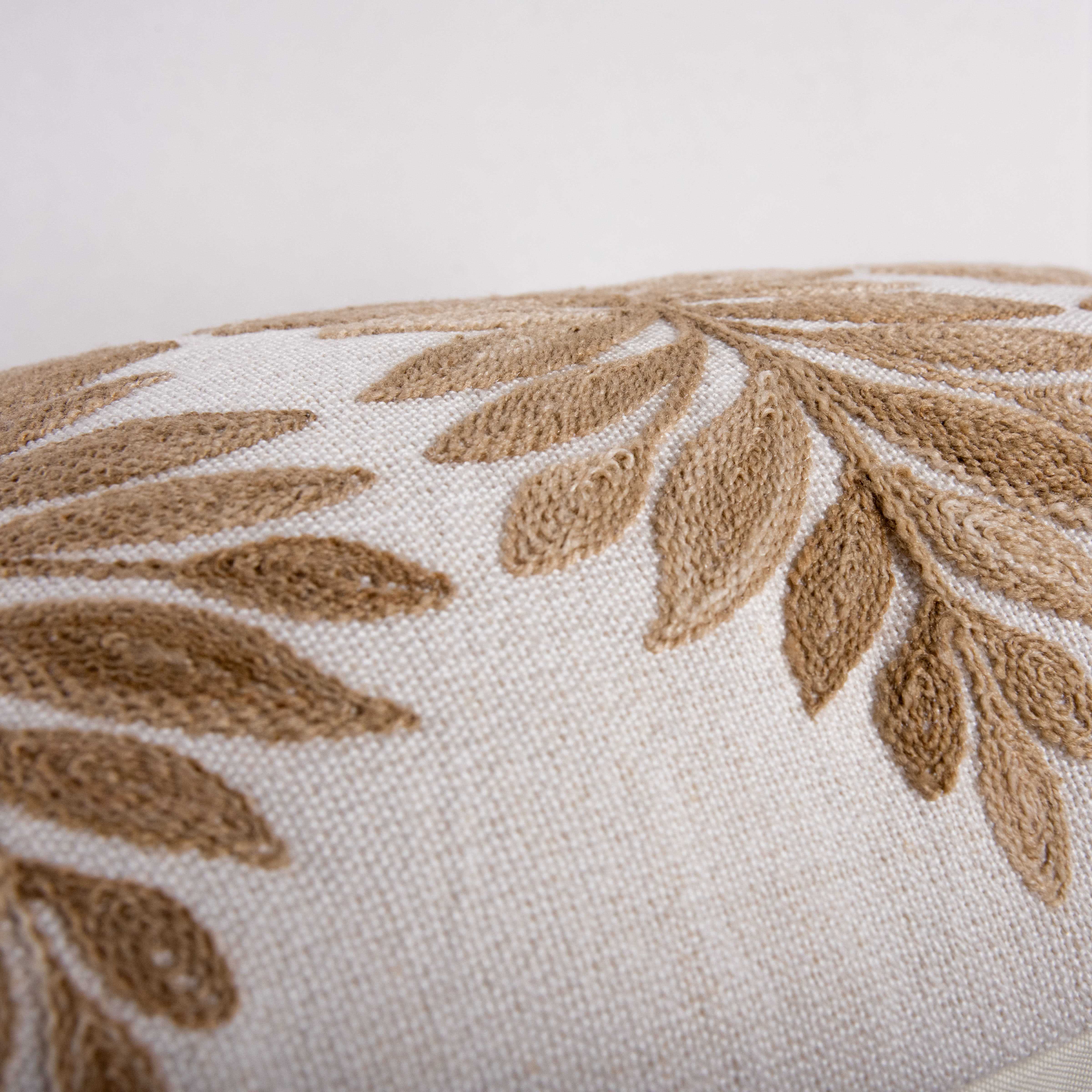 Indoor/Outdoor Farmhouse Botanical Decorative Throw Pillow