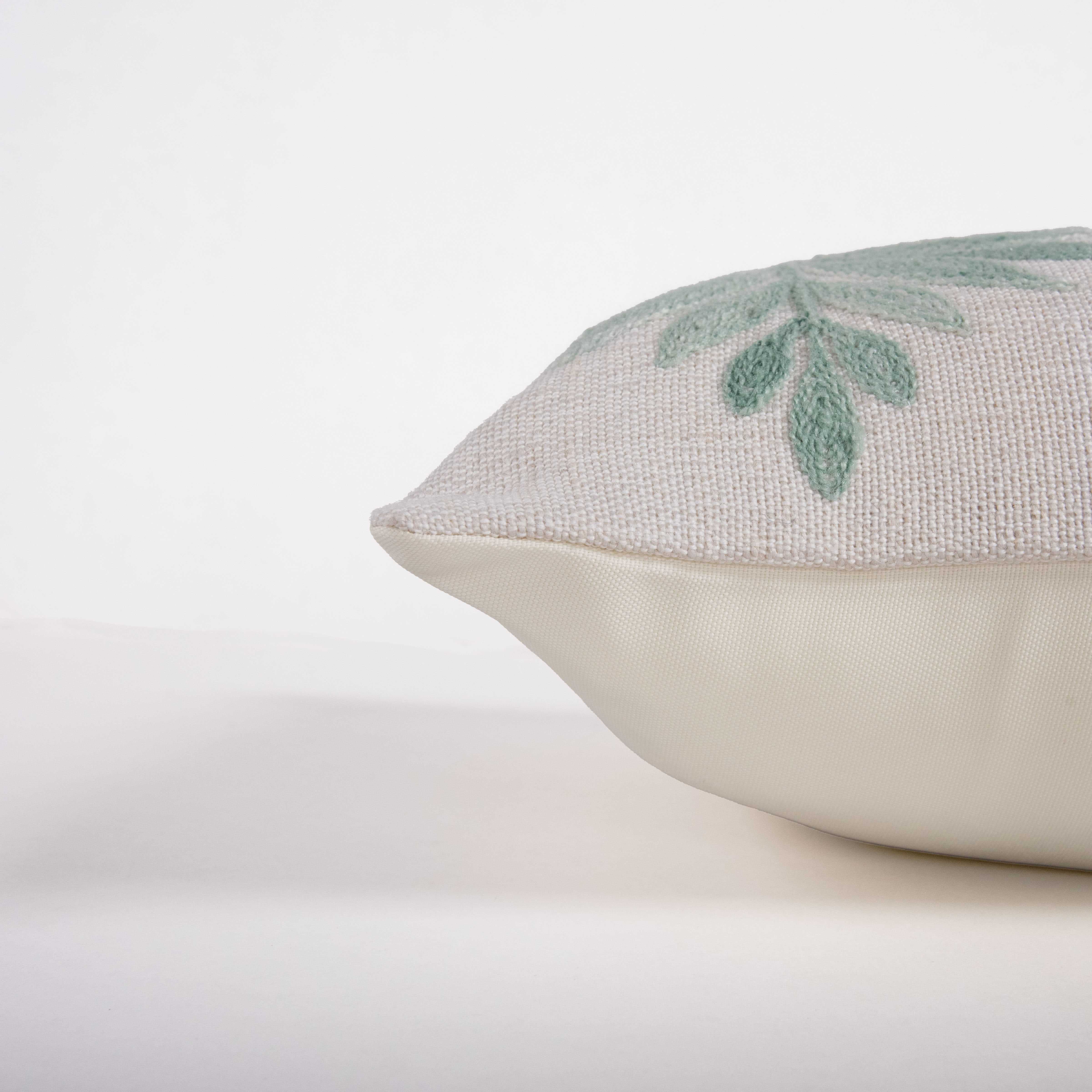 Indoor/Outdoor Farmhouse Botanical Decorative Throw Pillow