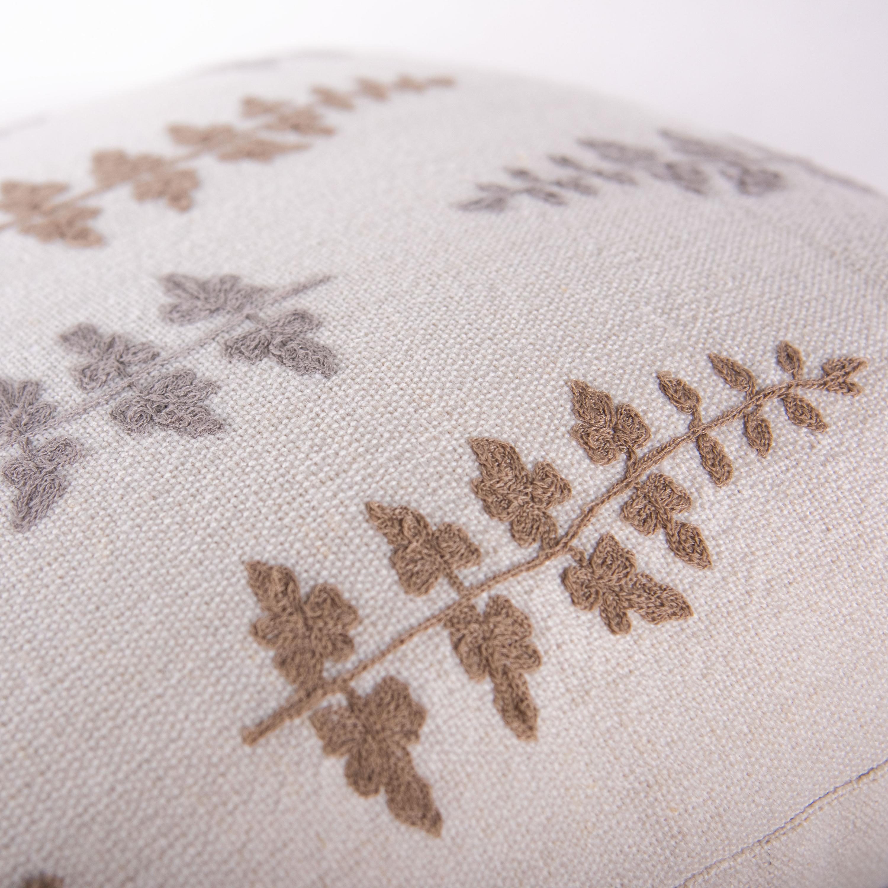 Indoor/Outdoor Farmhouse Floral Decorative Throw Pillow