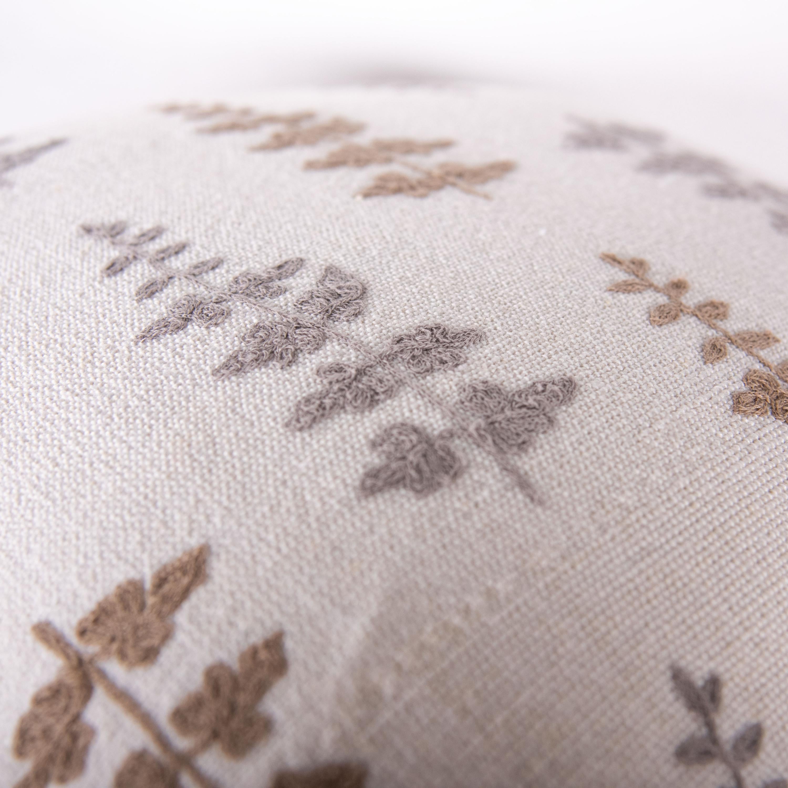 Indoor/Outdoor Farmhouse Floral Decorative Throw Pillow