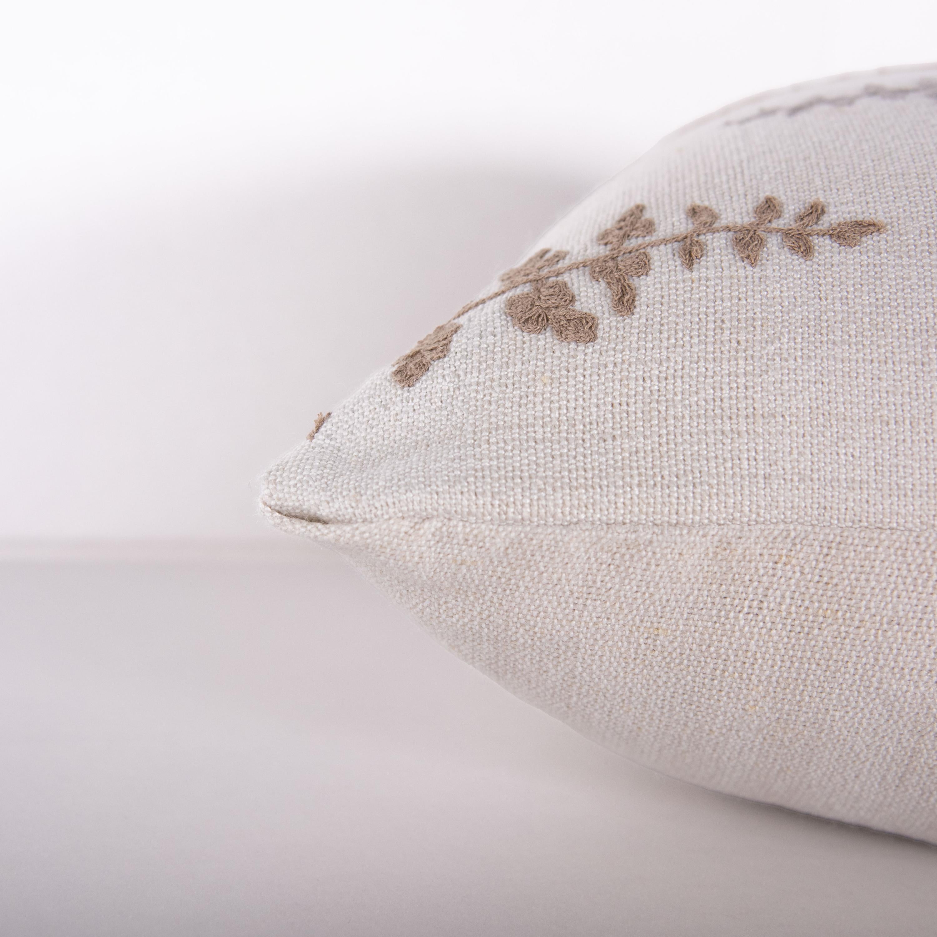 Indoor/Outdoor Farmhouse Floral Decorative Throw Pillow