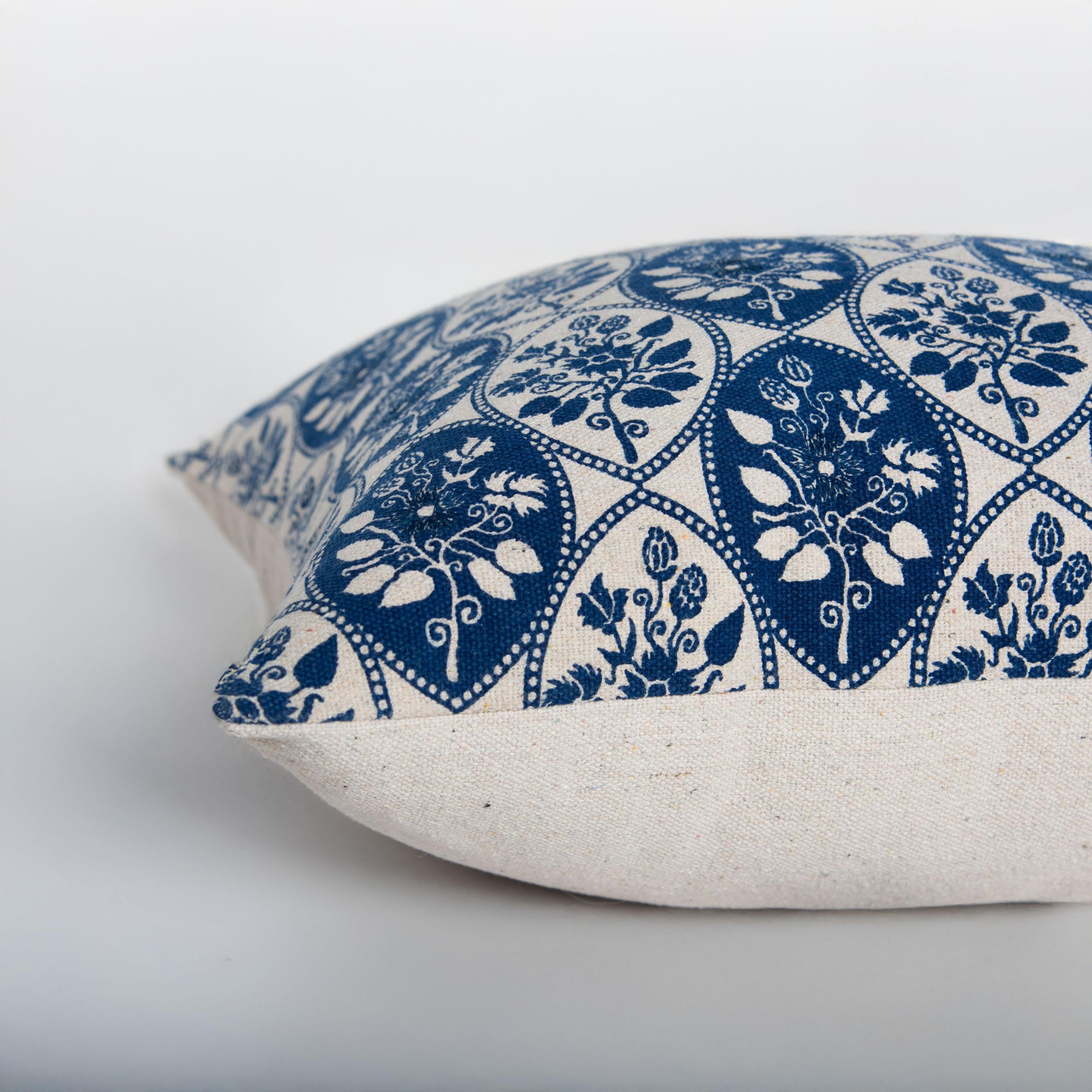 Oval Checker Floral Decorative Throw Pillow