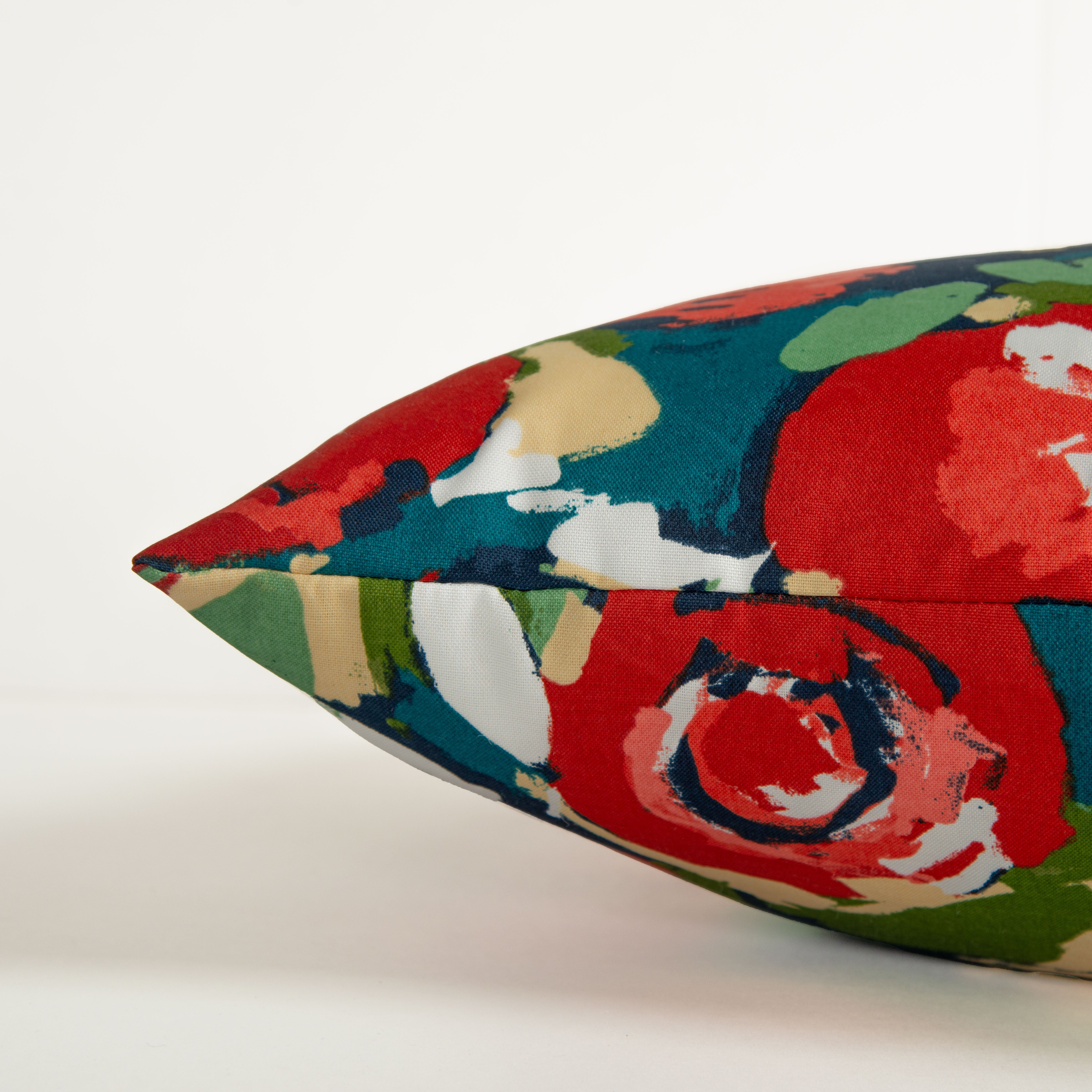 Indoor/Outdoor Floral Decorative Throw Pillow