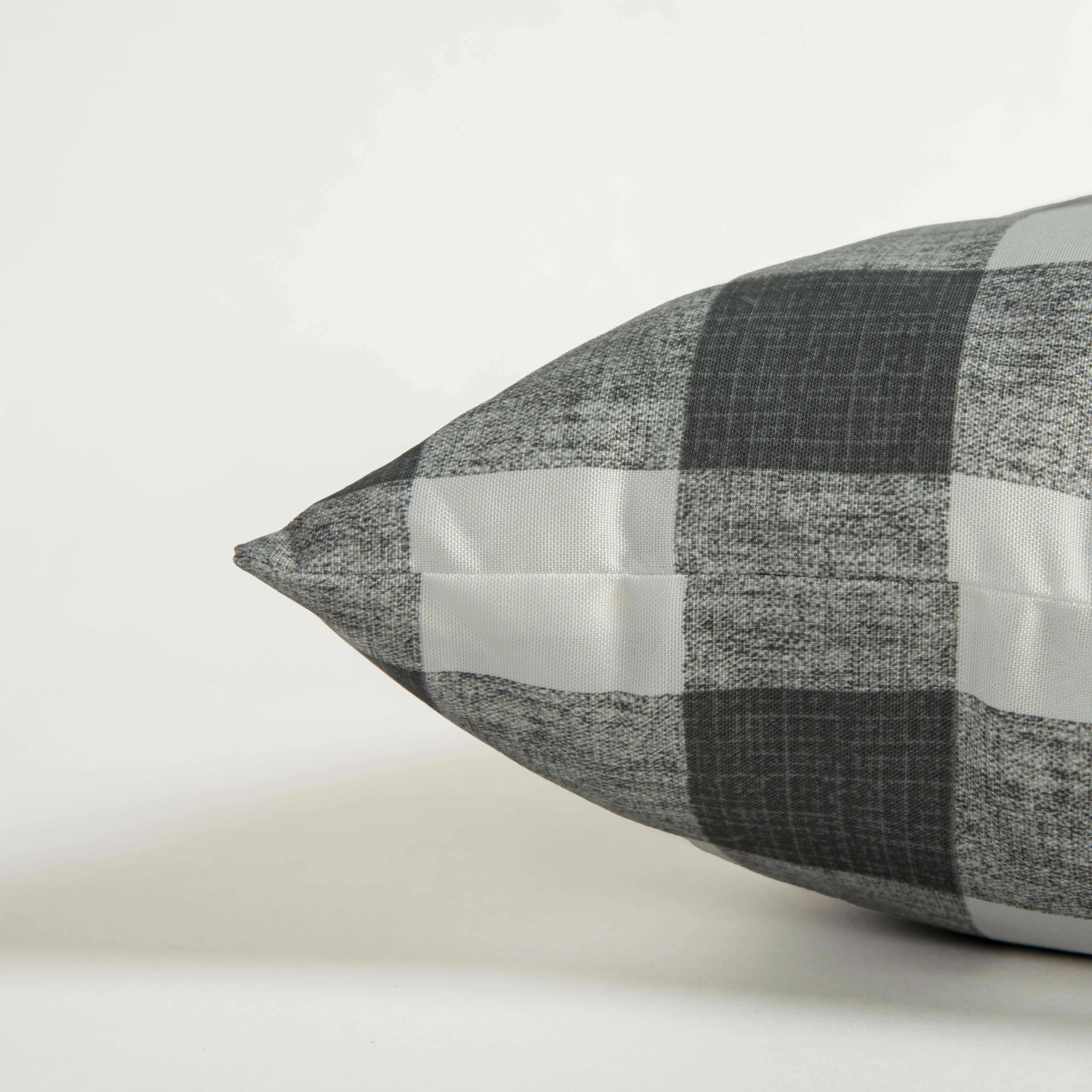 Indoor/Outdoor Plaid Decorative Throw Pillow