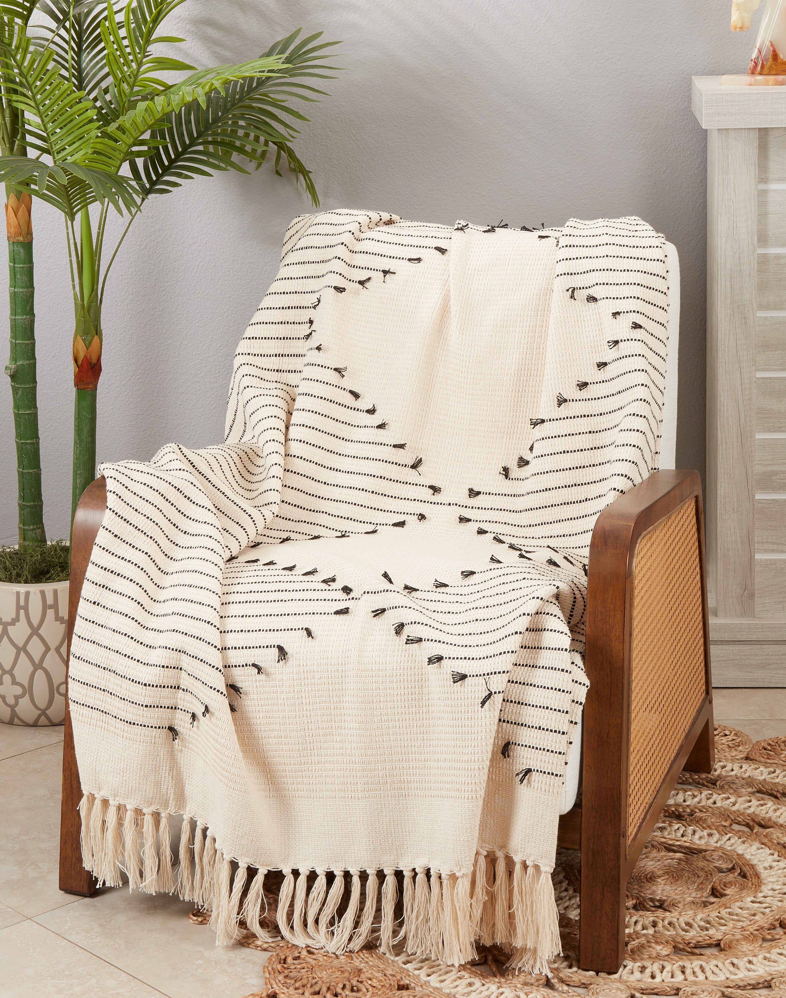 Chic Diamond Pattern Fringe Throw Blanket
