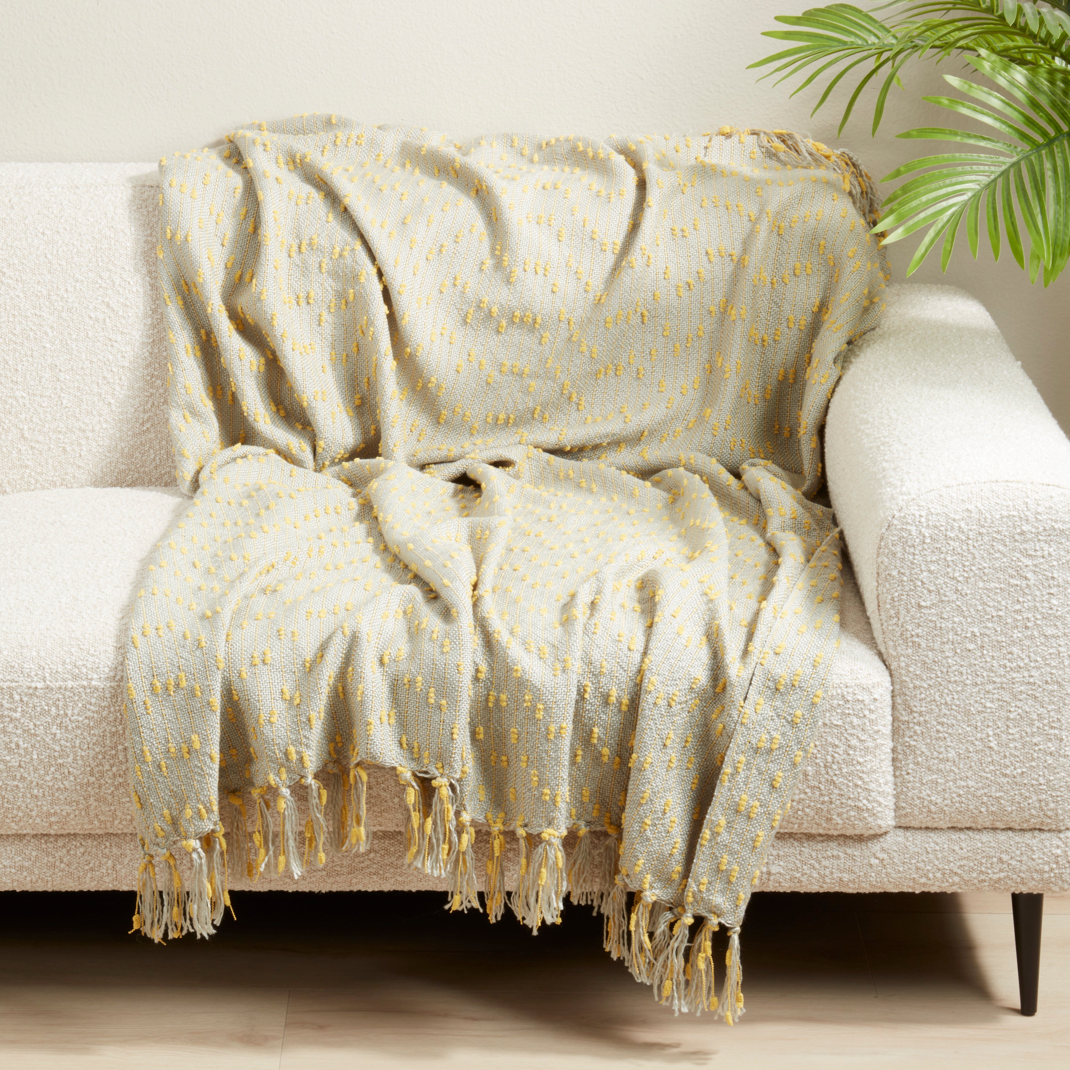 Pompon Design Throw Blanket
