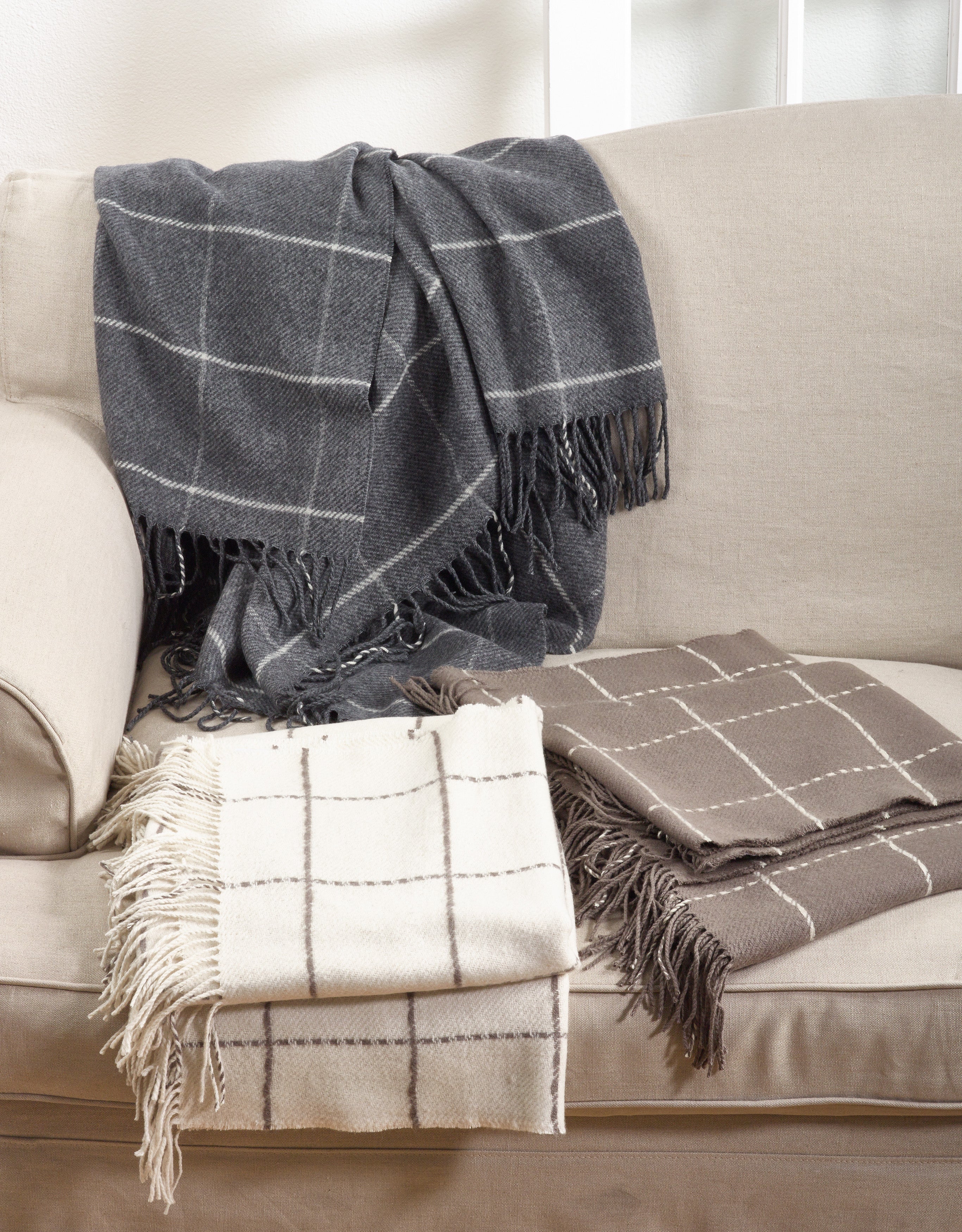 Geometric Windowpane Design Throw Blanket